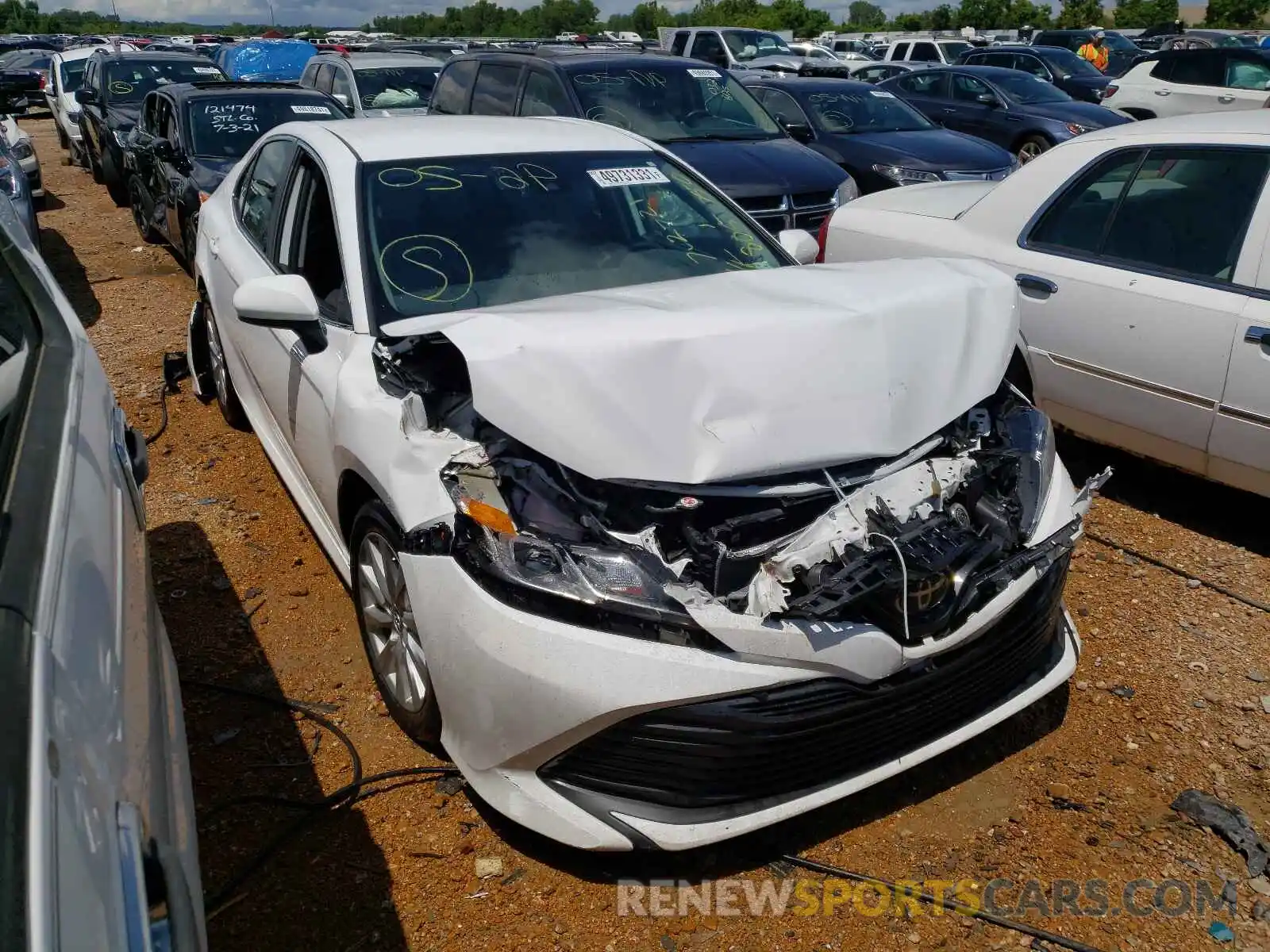 1 Photograph of a damaged car 4T1B11HK5KU232036 TOYOTA CAMRY 2019