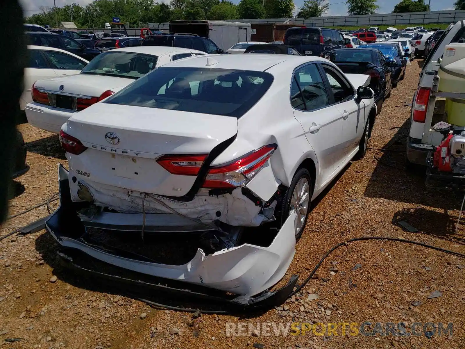 4 Photograph of a damaged car 4T1B11HK5KU232036 TOYOTA CAMRY 2019