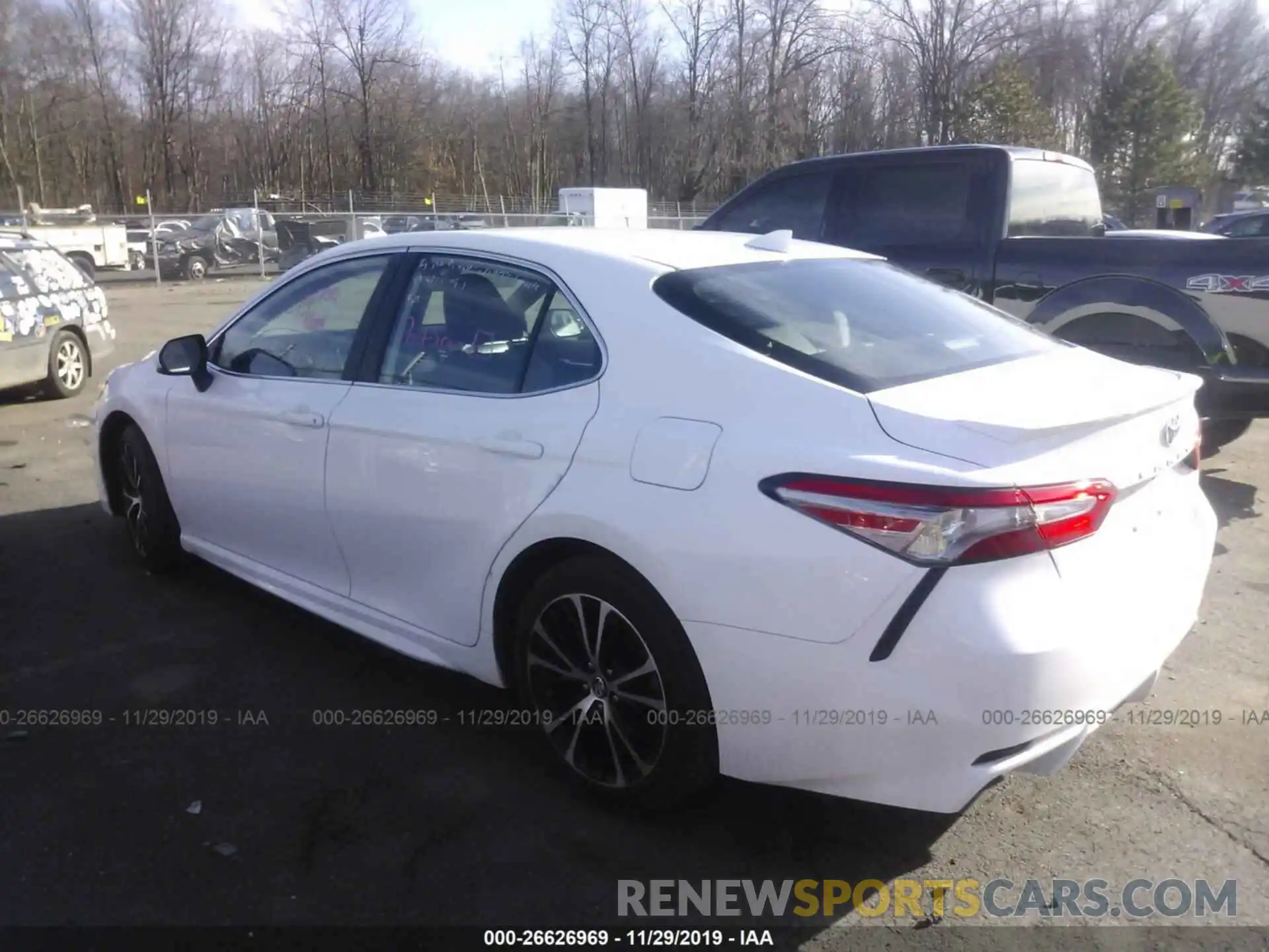 3 Фотография поврежденного автомобиля 4T1B11HK5KU235065 TOYOTA CAMRY 2019