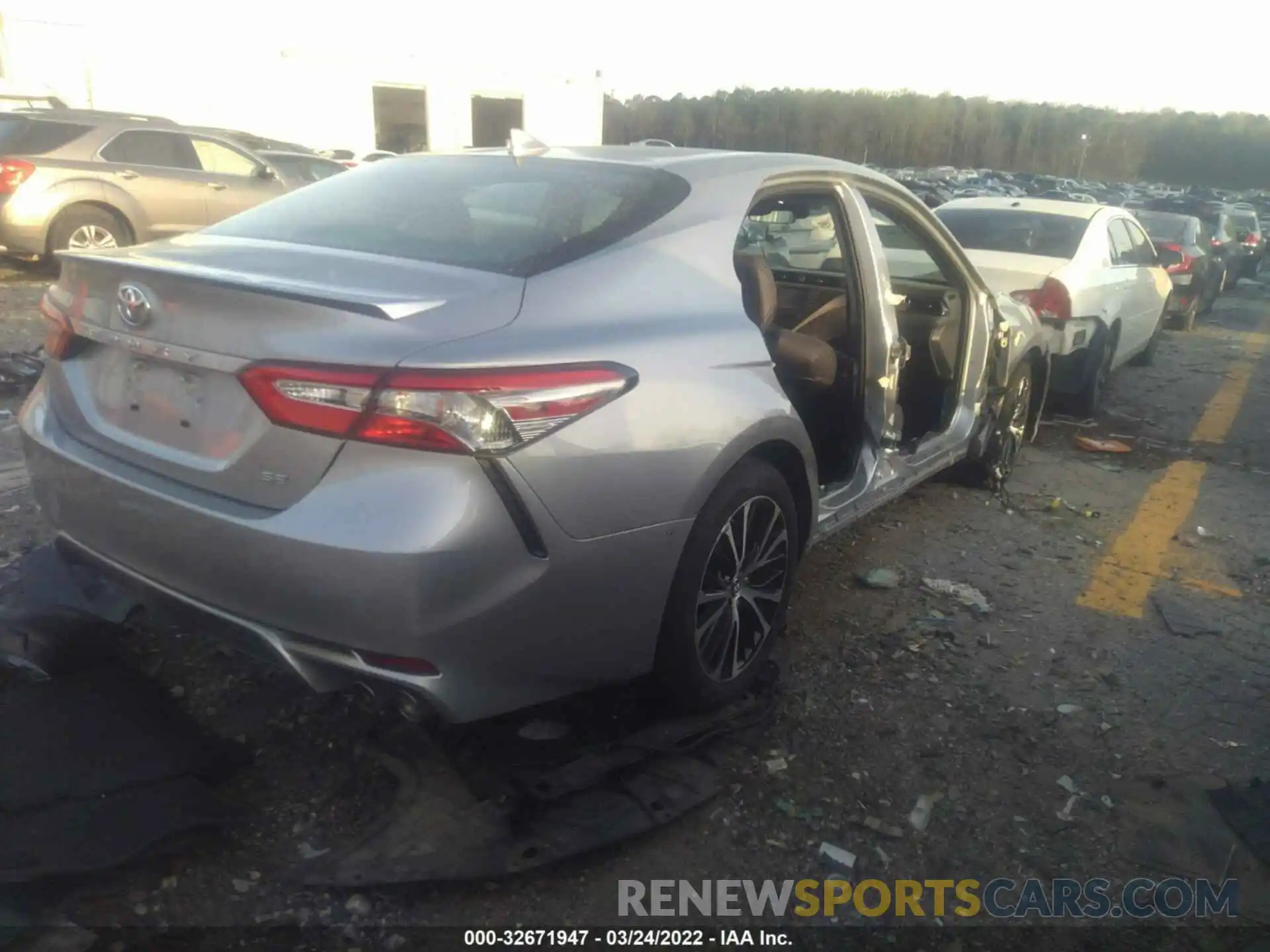 4 Photograph of a damaged car 4T1B11HK5KU239195 TOYOTA CAMRY 2019