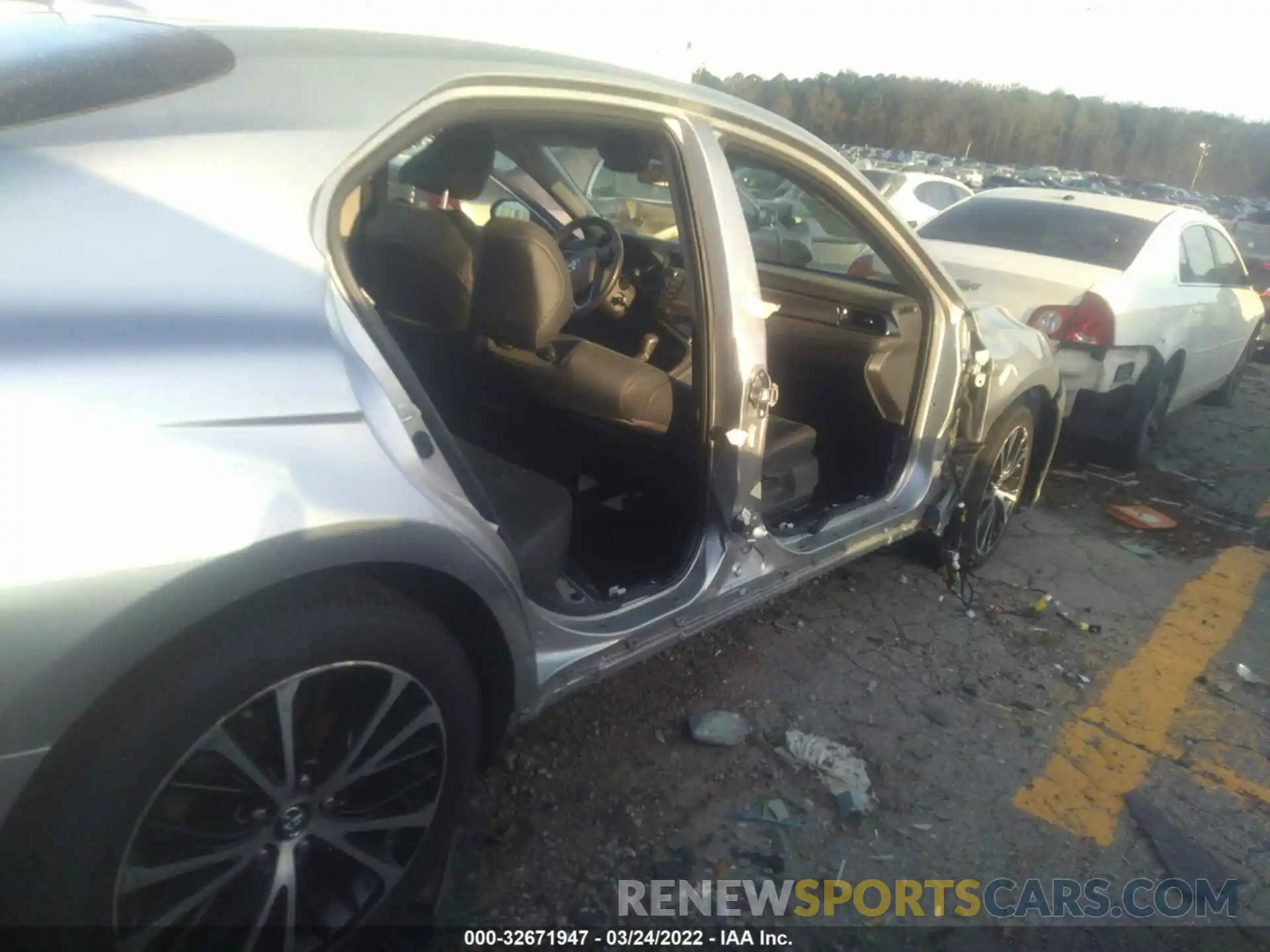 6 Photograph of a damaged car 4T1B11HK5KU239195 TOYOTA CAMRY 2019