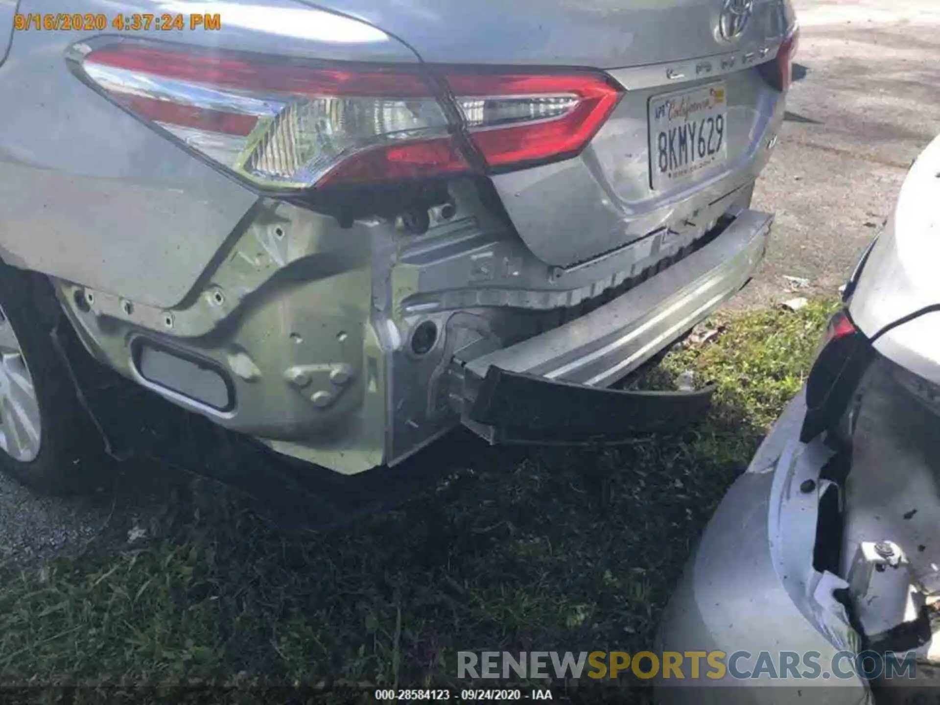 17 Photograph of a damaged car 4T1B11HK5KU243313 TOYOTA CAMRY 2019