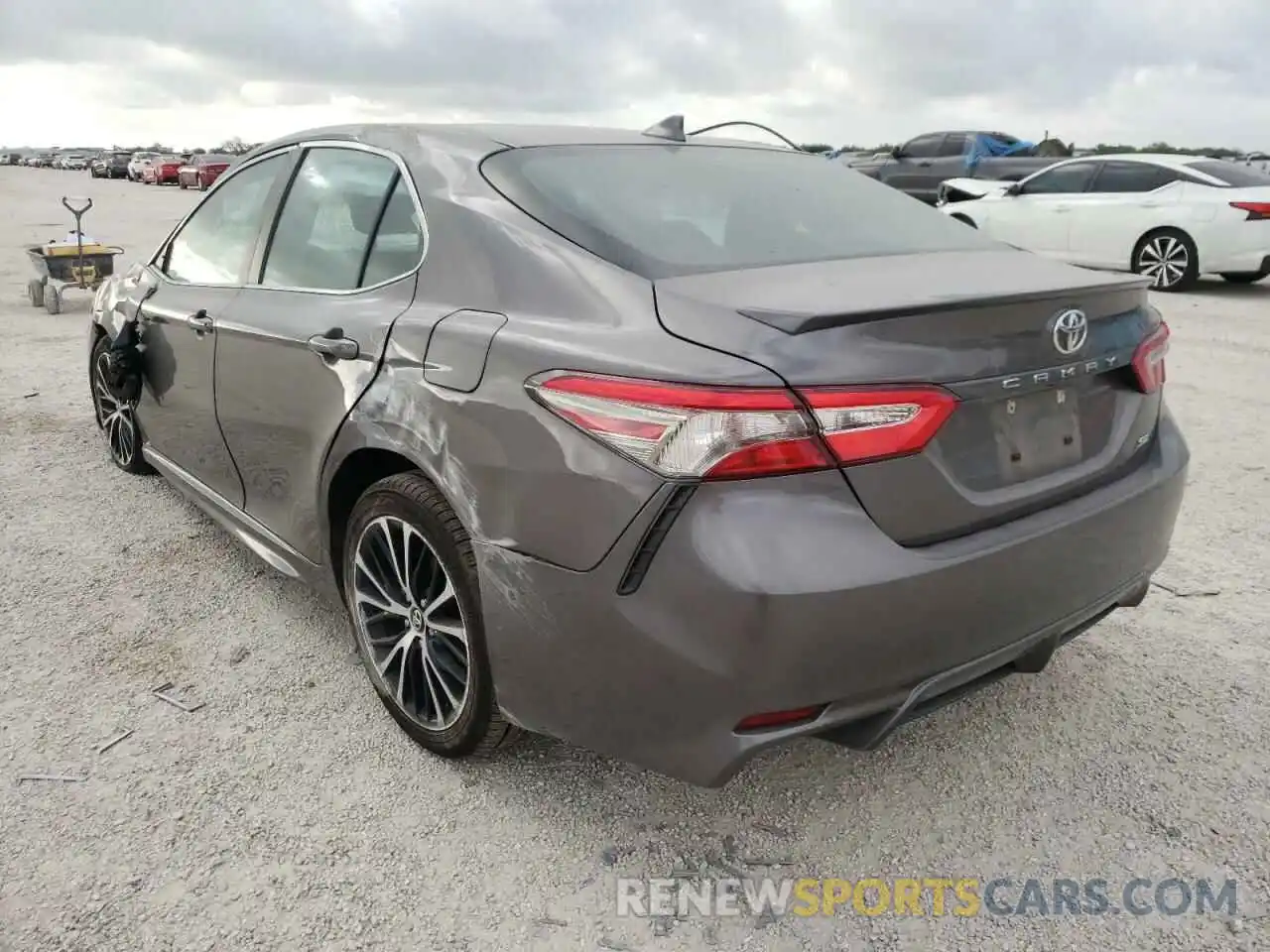 3 Photograph of a damaged car 4T1B11HK5KU252562 TOYOTA CAMRY 2019