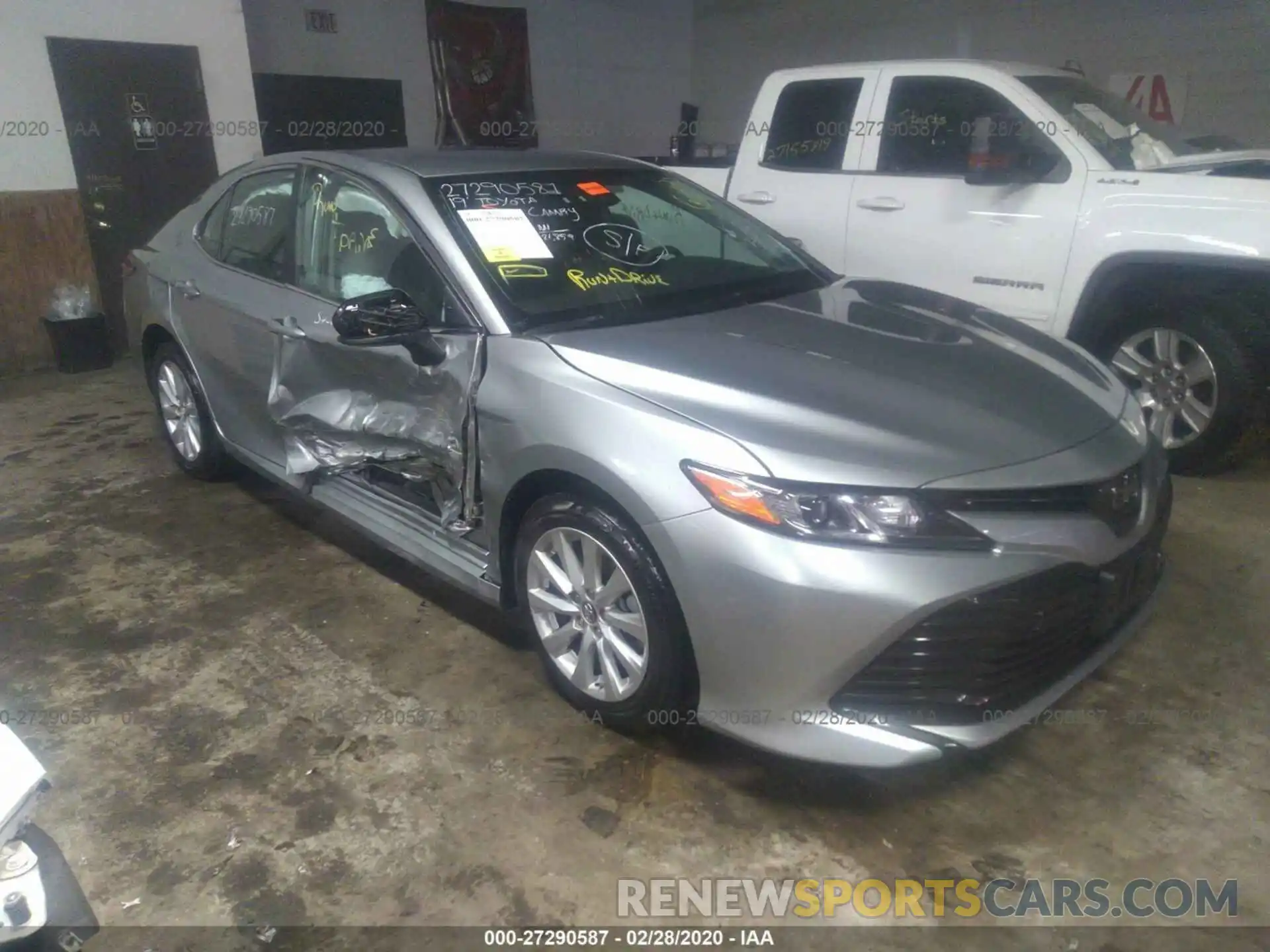 1 Photograph of a damaged car 4T1B11HK5KU252979 TOYOTA CAMRY 2019