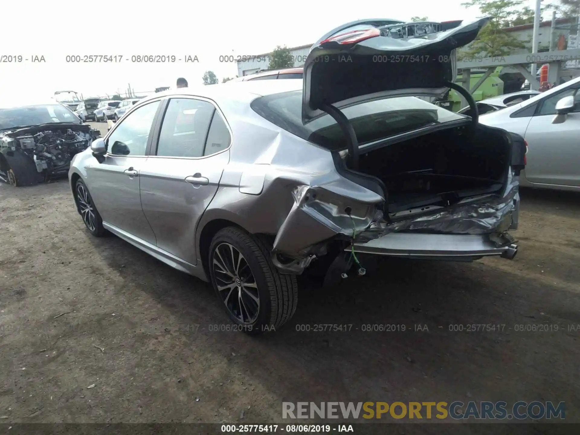 3 Photograph of a damaged car 4T1B11HK5KU253100 TOYOTA CAMRY 2019