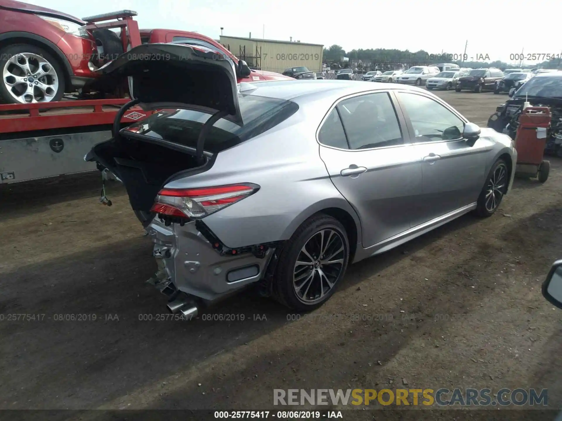 4 Photograph of a damaged car 4T1B11HK5KU253100 TOYOTA CAMRY 2019