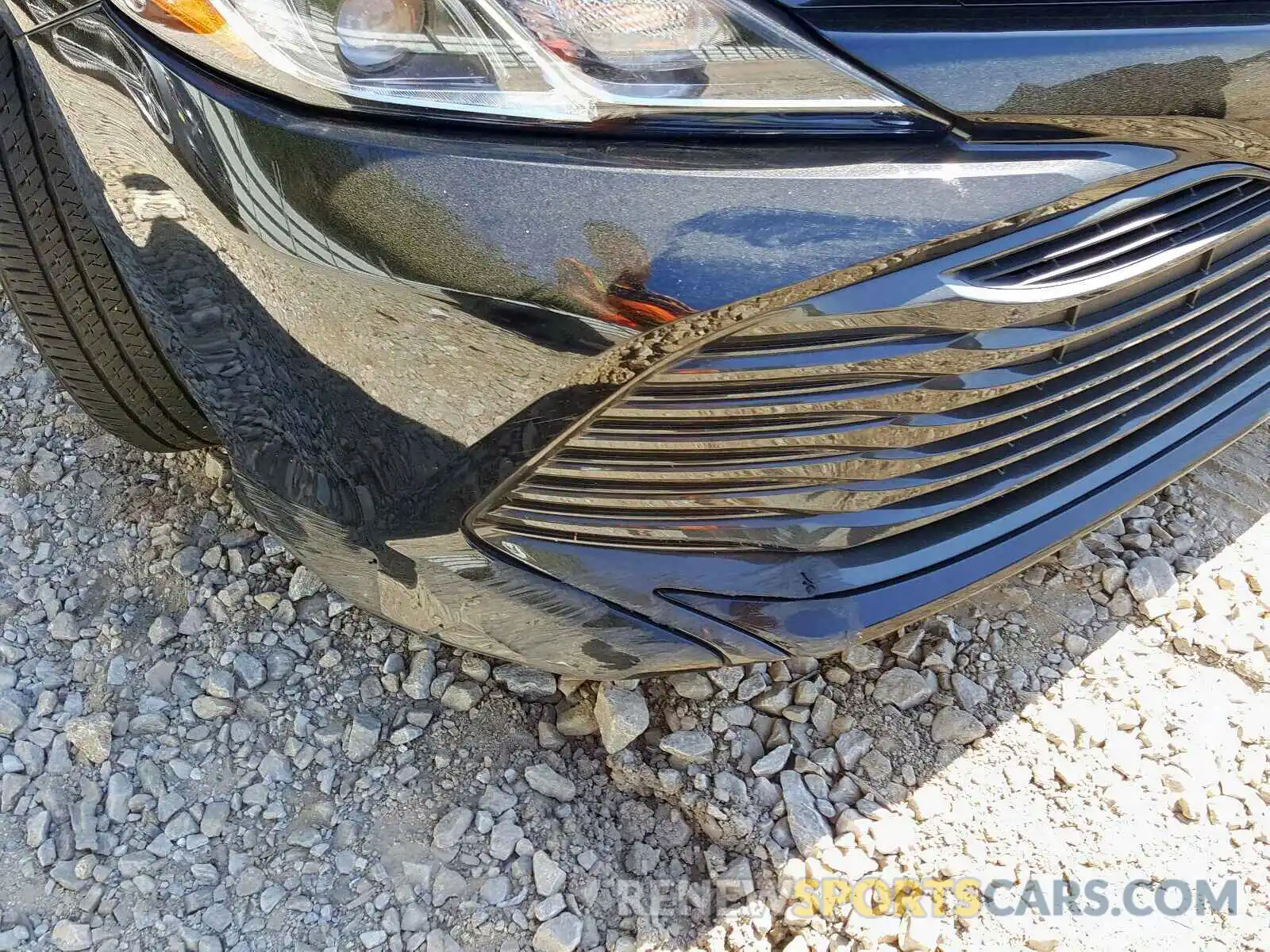 9 Photograph of a damaged car 4T1B11HK5KU255705 TOYOTA CAMRY 2019