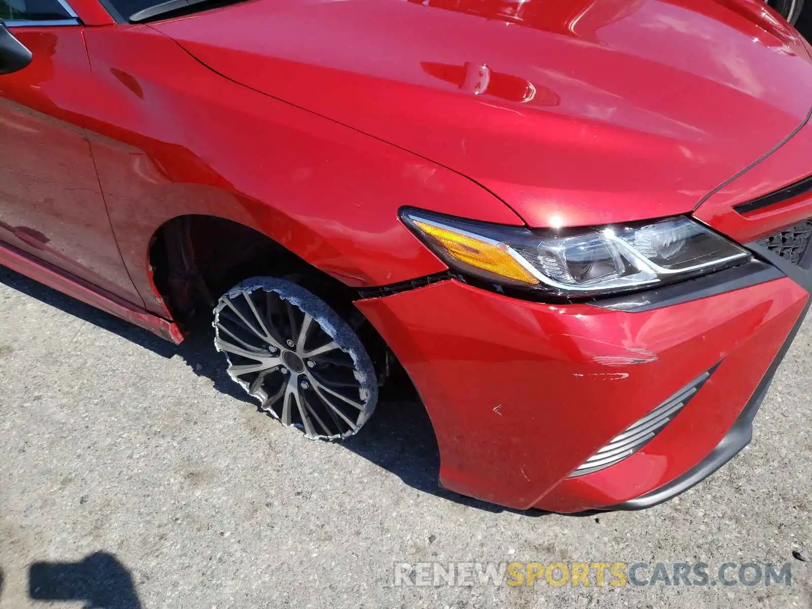 9 Photograph of a damaged car 4T1B11HK5KU256336 TOYOTA CAMRY 2019