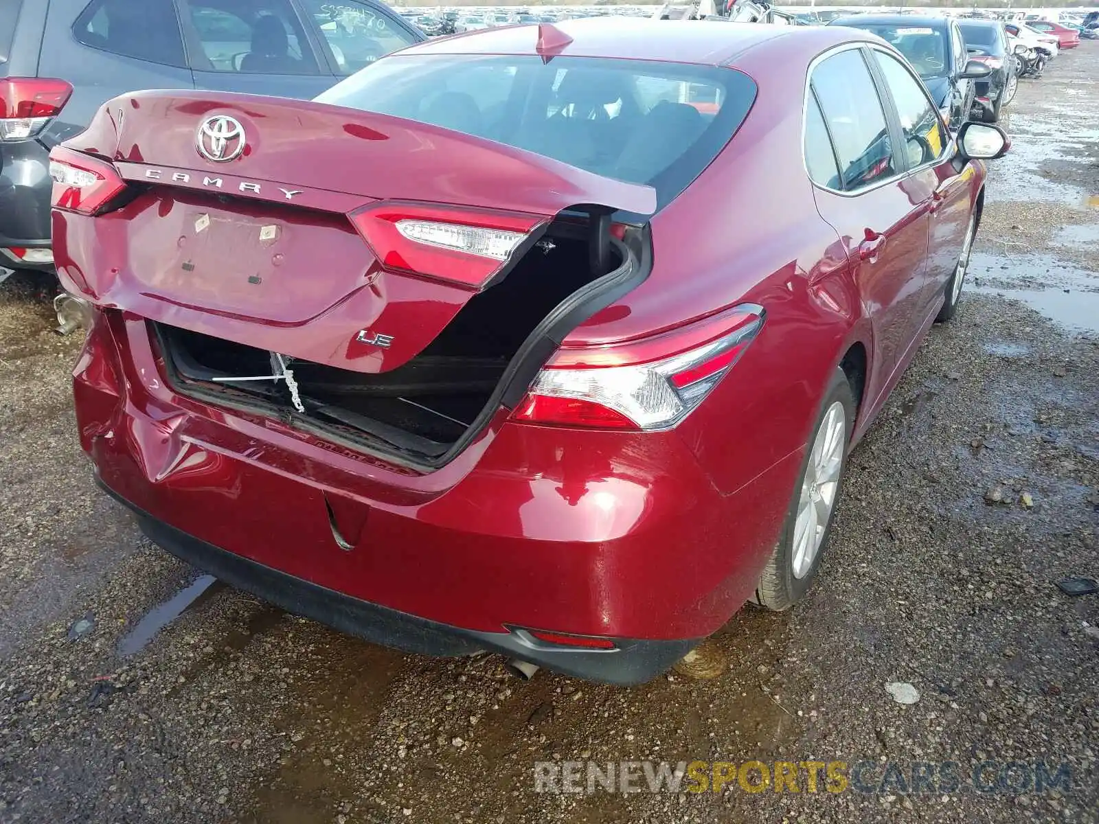 4 Photograph of a damaged car 4T1B11HK5KU258300 TOYOTA CAMRY 2019