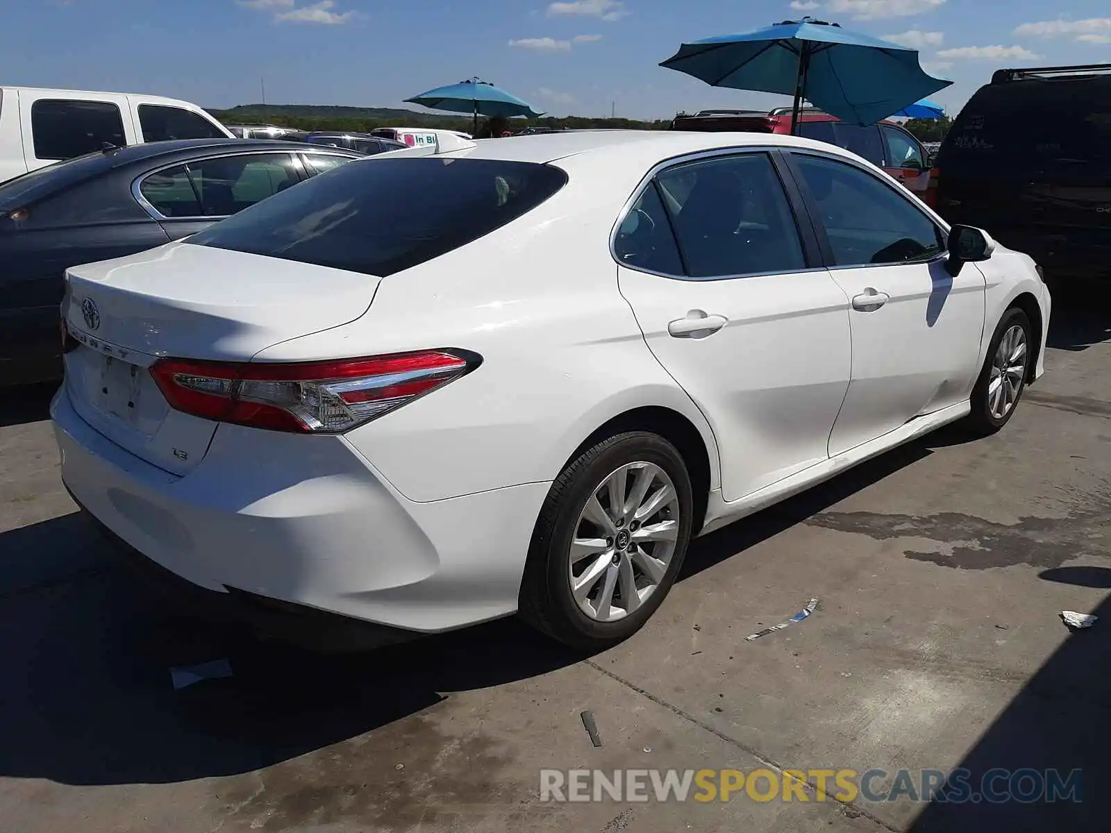 4 Фотография поврежденного автомобиля 4T1B11HK5KU269555 TOYOTA CAMRY 2019