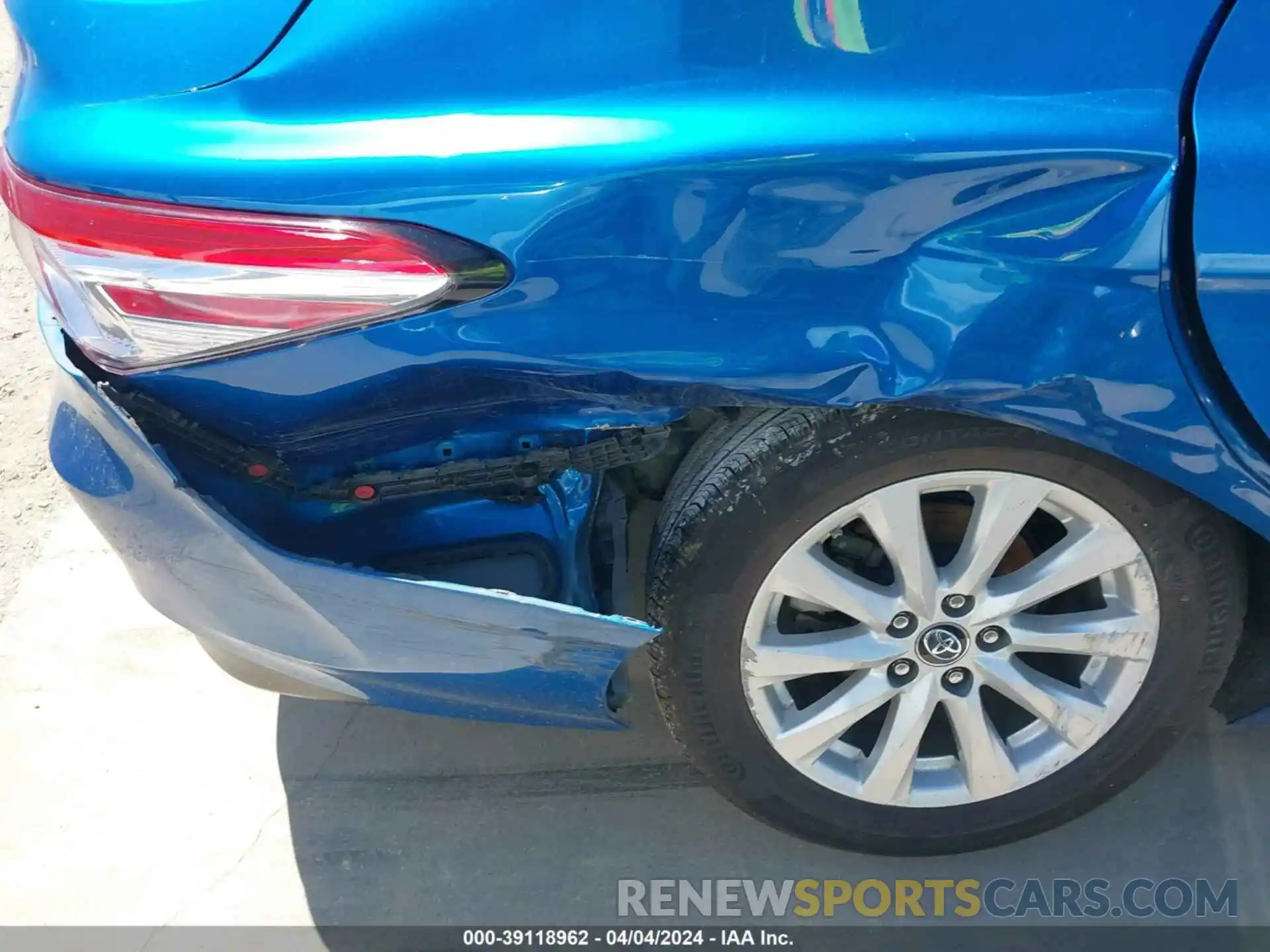 17 Photograph of a damaged car 4T1B11HK5KU271547 TOYOTA CAMRY 2019