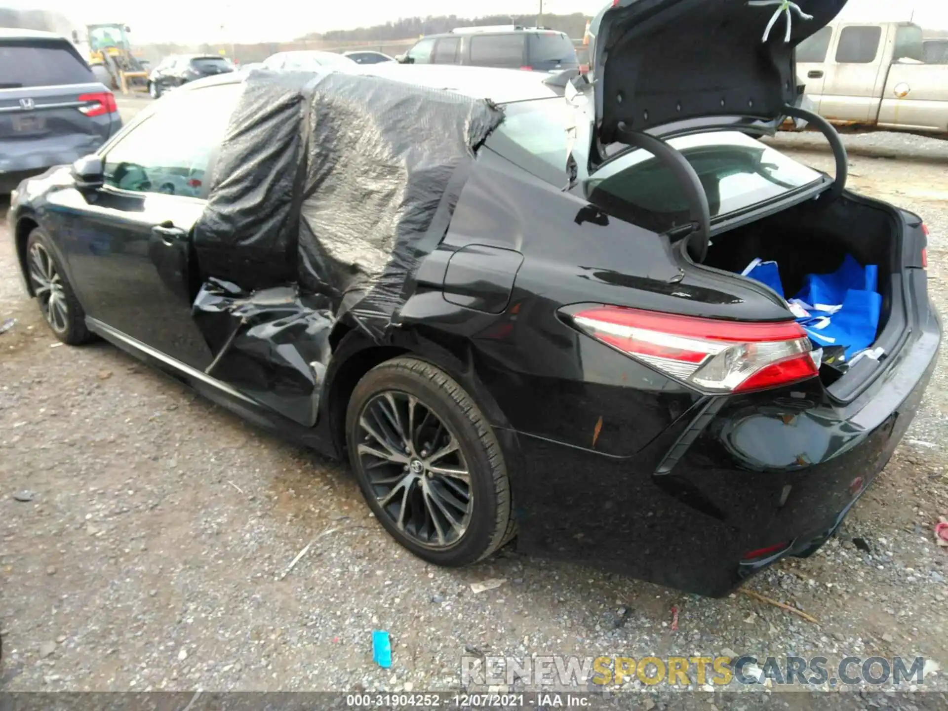 3 Фотография поврежденного автомобиля 4T1B11HK5KU273315 TOYOTA CAMRY 2019