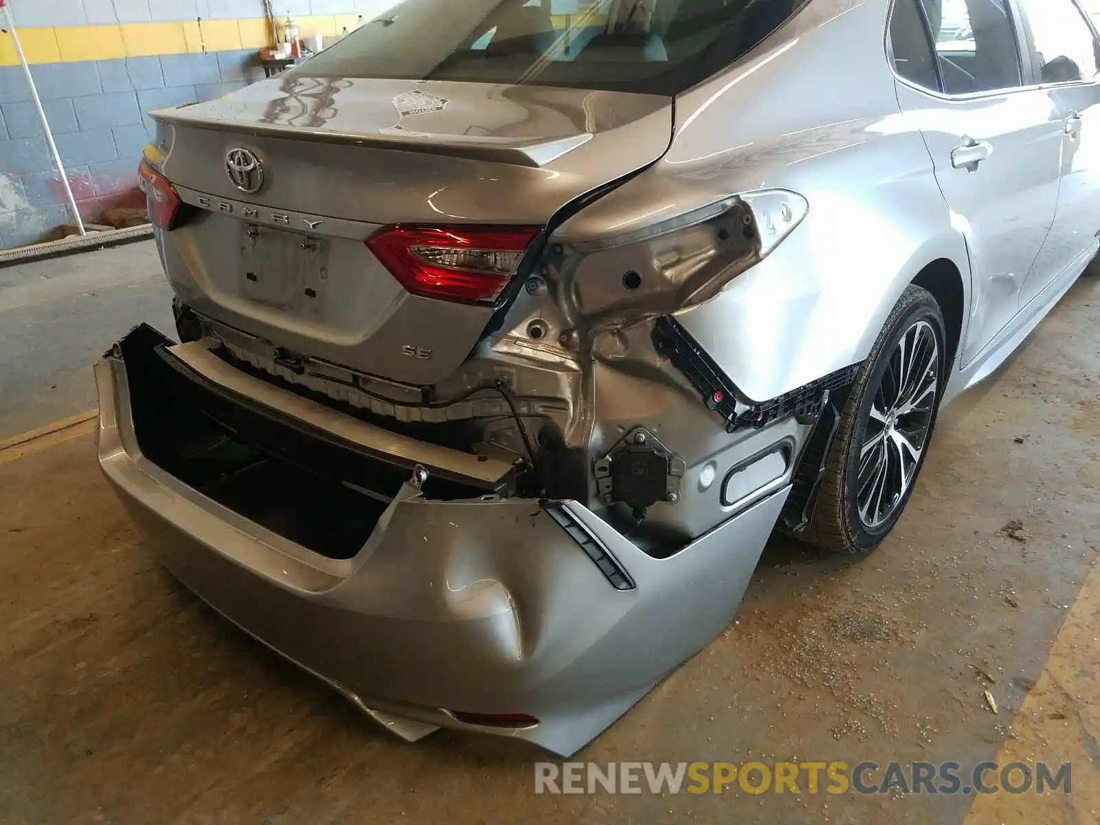 9 Photograph of a damaged car 4T1B11HK5KU276957 TOYOTA CAMRY 2019