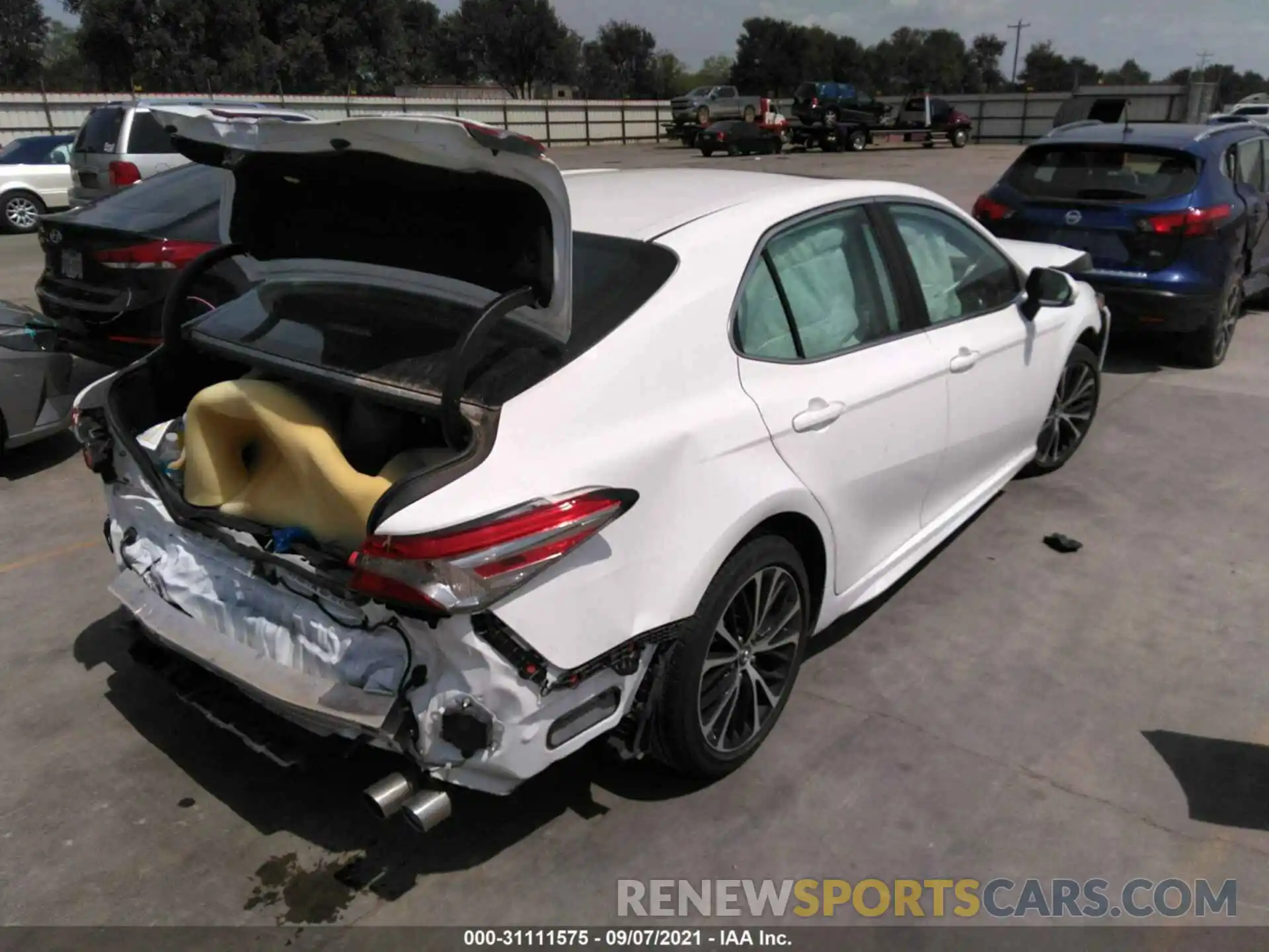 4 Photograph of a damaged car 4T1B11HK5KU277932 TOYOTA CAMRY 2019