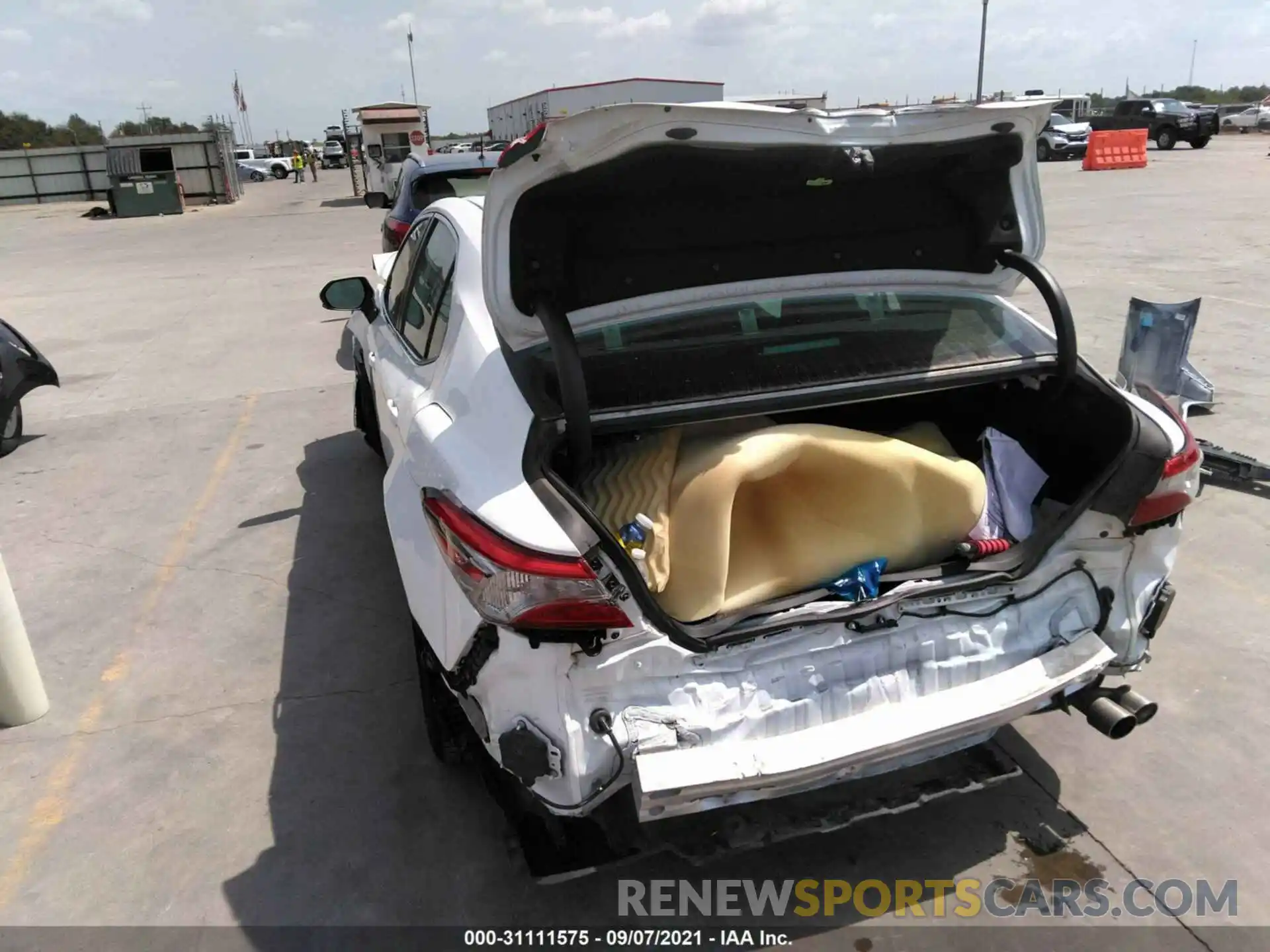 6 Photograph of a damaged car 4T1B11HK5KU277932 TOYOTA CAMRY 2019