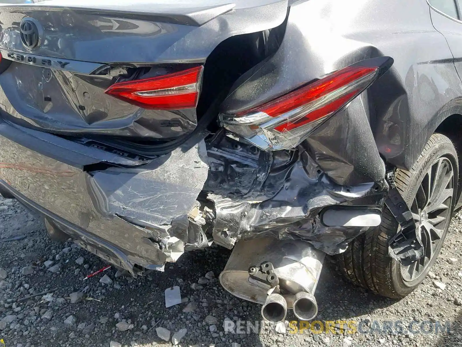 9 Photograph of a damaged car 4T1B11HK5KU282158 TOYOTA CAMRY 2019