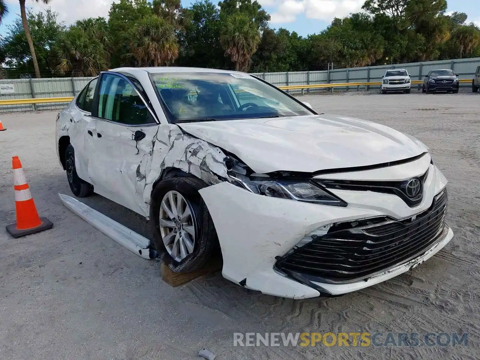 1 Photograph of a damaged car 4T1B11HK5KU289532 TOYOTA CAMRY 2019