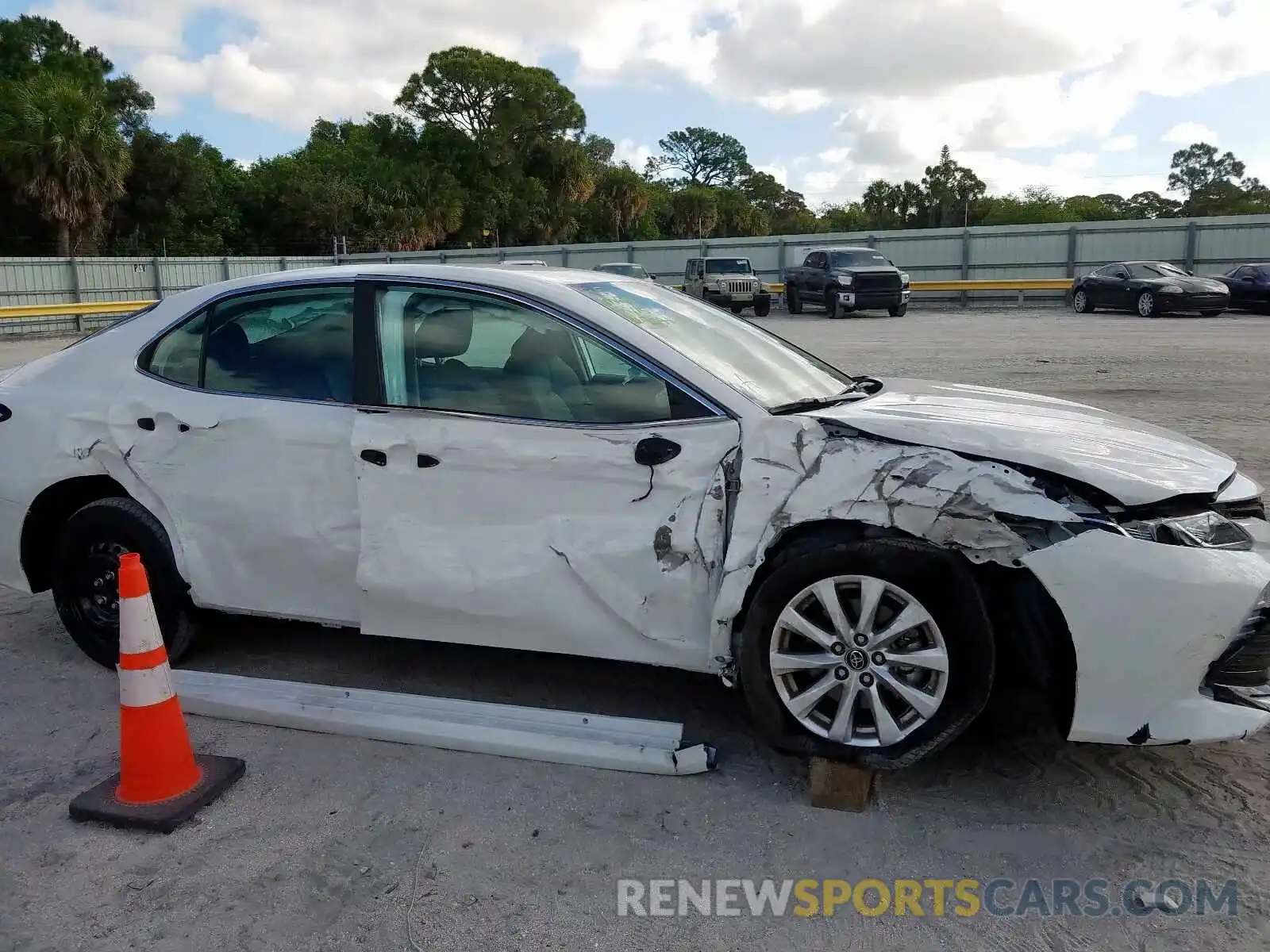 9 Photograph of a damaged car 4T1B11HK5KU289532 TOYOTA CAMRY 2019