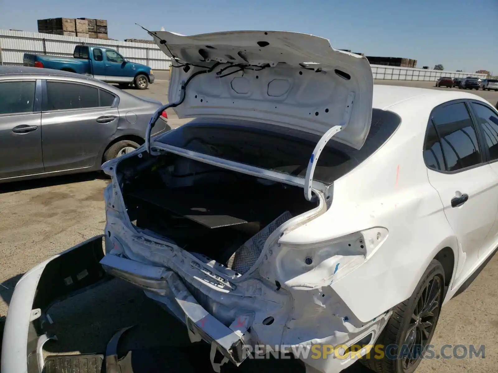 9 Photograph of a damaged car 4T1B11HK5KU289952 TOYOTA CAMRY 2019