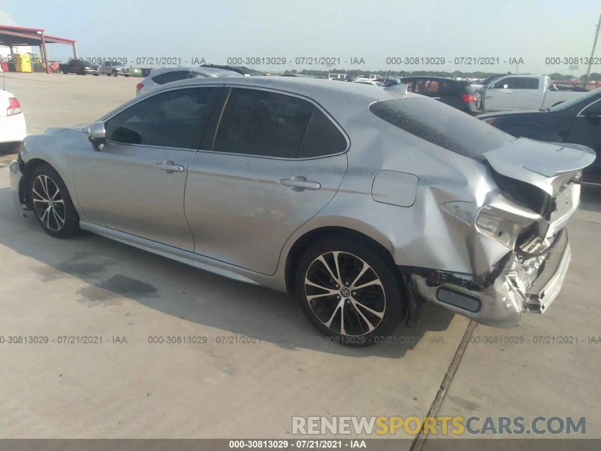 3 Photograph of a damaged car 4T1B11HK5KU680664 TOYOTA CAMRY 2019