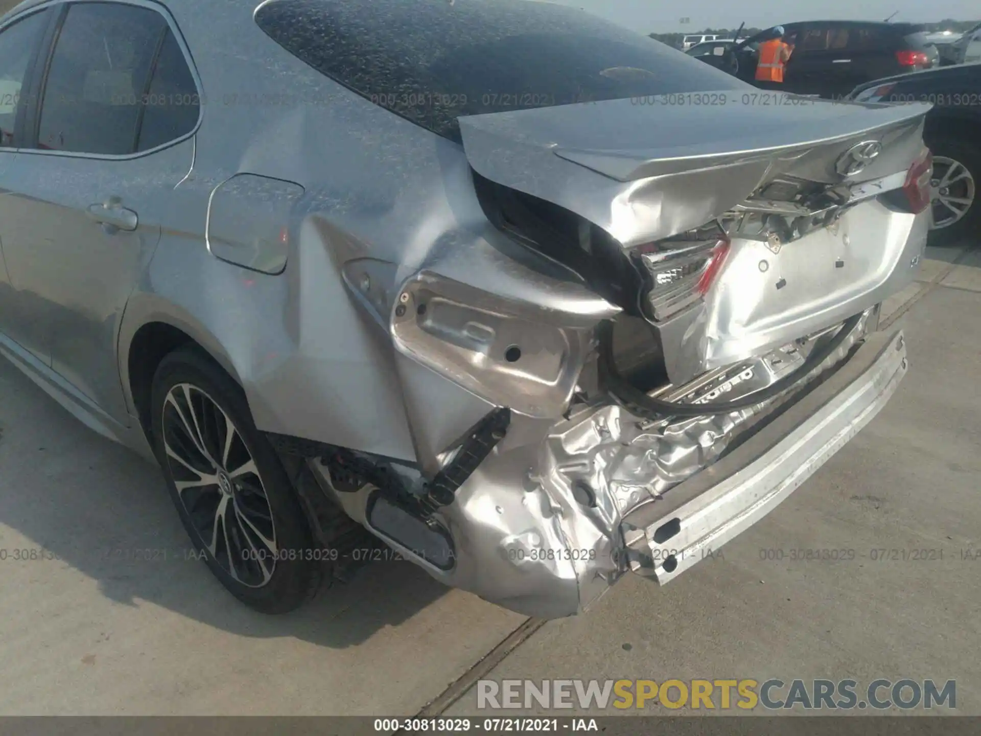 6 Photograph of a damaged car 4T1B11HK5KU680664 TOYOTA CAMRY 2019