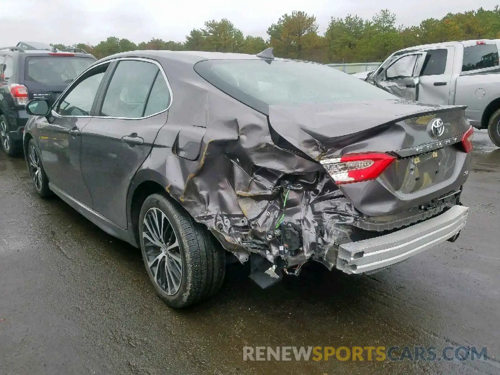 3 Photograph of a damaged car 4T1B11HK5KU681443 TOYOTA CAMRY 2019