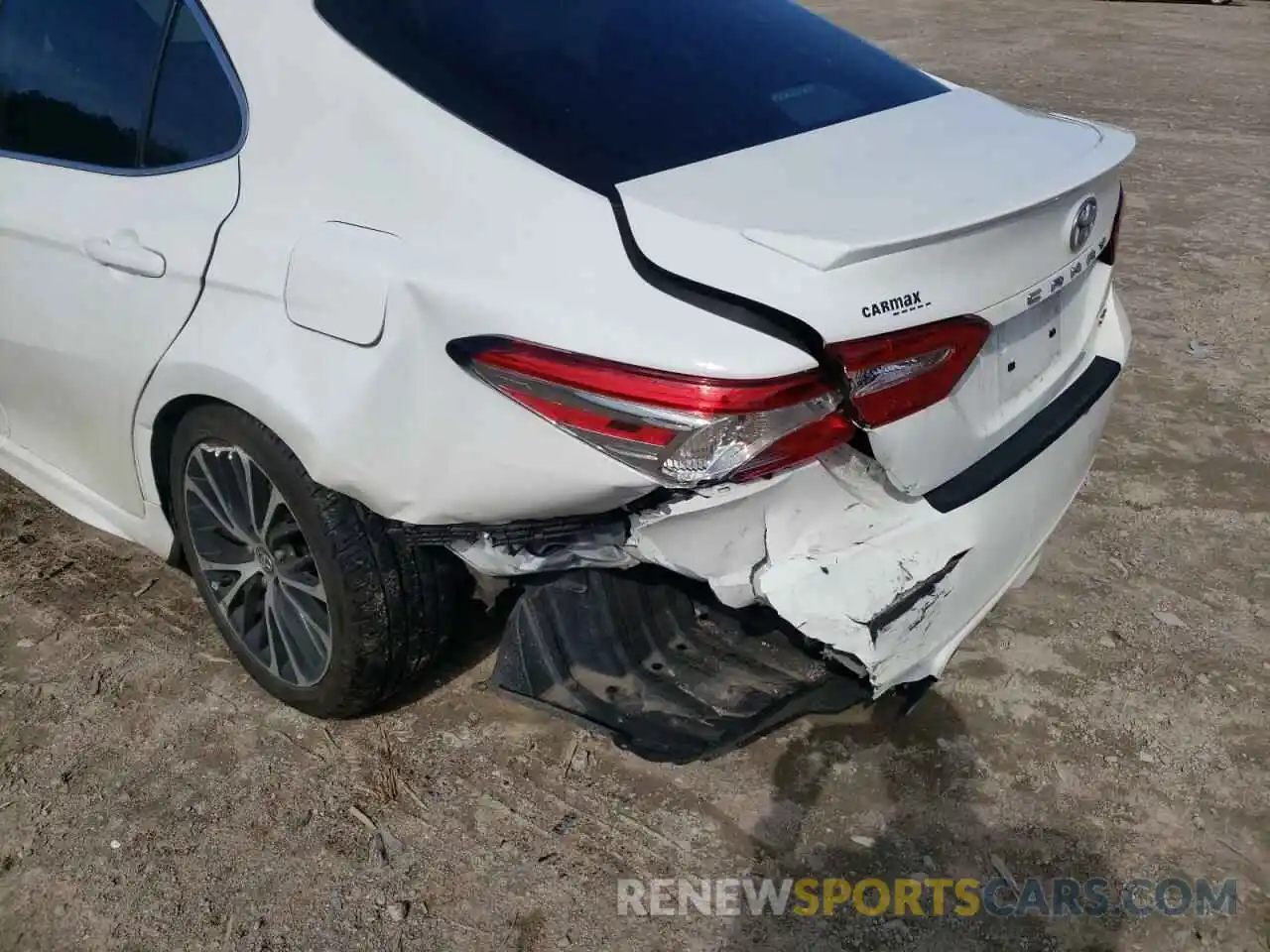 9 Photograph of a damaged car 4T1B11HK5KU682530 TOYOTA CAMRY 2019