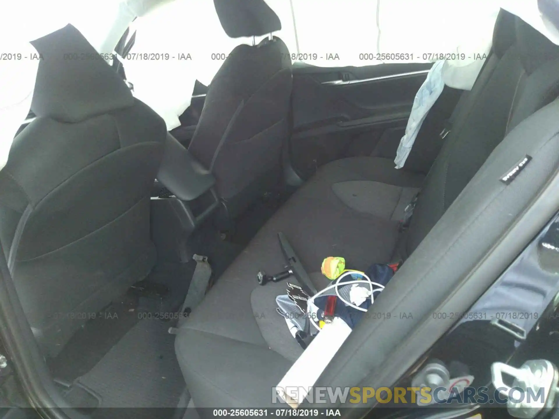 8 Photograph of a damaged car 4T1B11HK5KU684150 TOYOTA CAMRY 2019