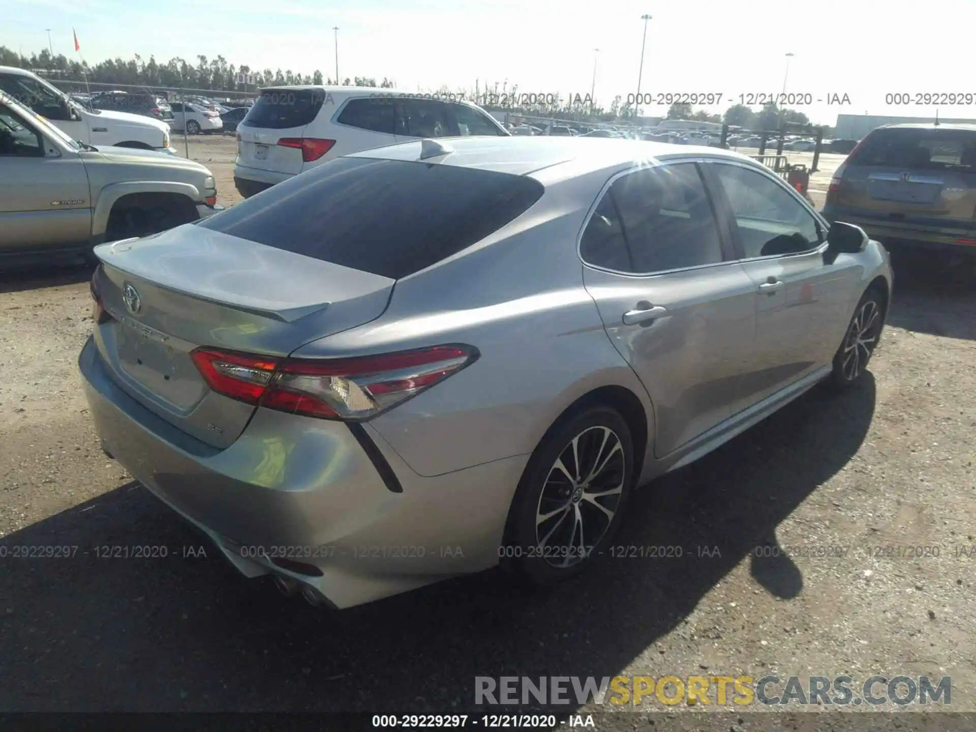 4 Photograph of a damaged car 4T1B11HK5KU684925 TOYOTA CAMRY 2019