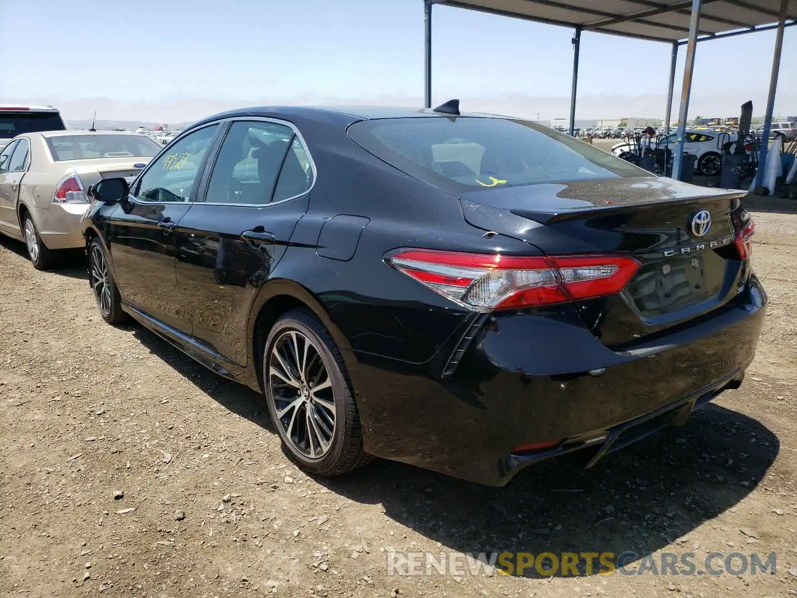 3 Photograph of a damaged car 4T1B11HK5KU685542 TOYOTA CAMRY 2019