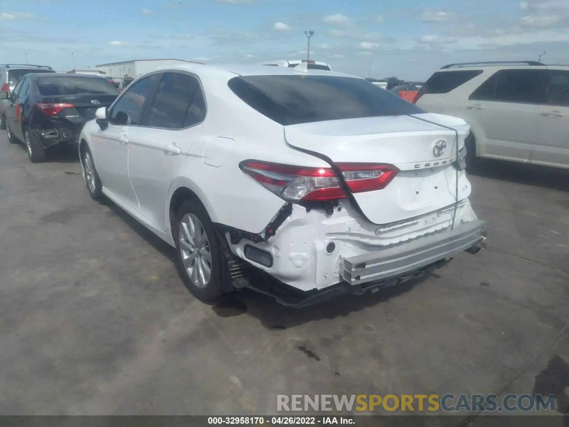 3 Photograph of a damaged car 4T1B11HK5KU686433 TOYOTA CAMRY 2019