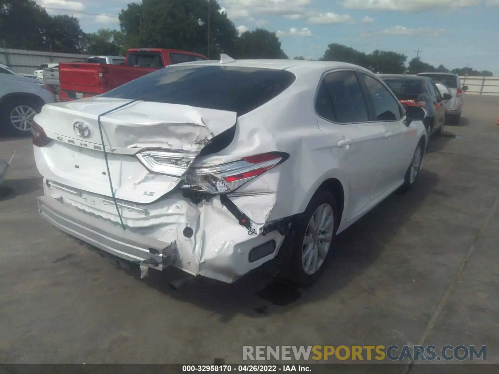 4 Photograph of a damaged car 4T1B11HK5KU686433 TOYOTA CAMRY 2019