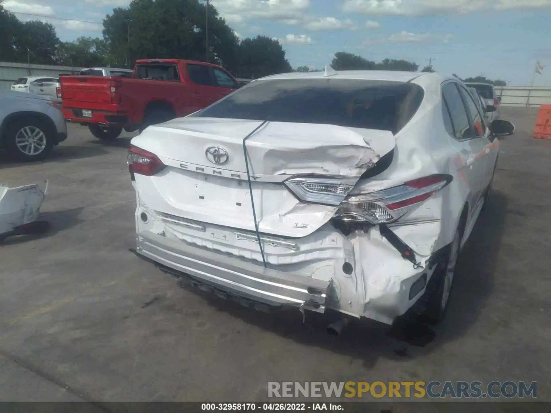 6 Photograph of a damaged car 4T1B11HK5KU686433 TOYOTA CAMRY 2019