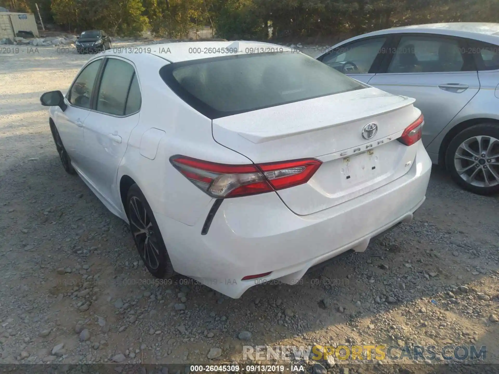 3 Photograph of a damaged car 4T1B11HK5KU686481 TOYOTA CAMRY 2019