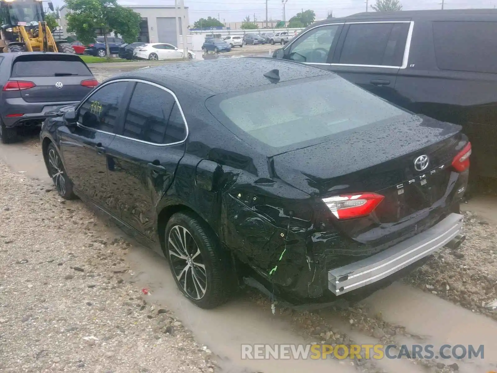 3 Photograph of a damaged car 4T1B11HK5KU686528 TOYOTA CAMRY 2019