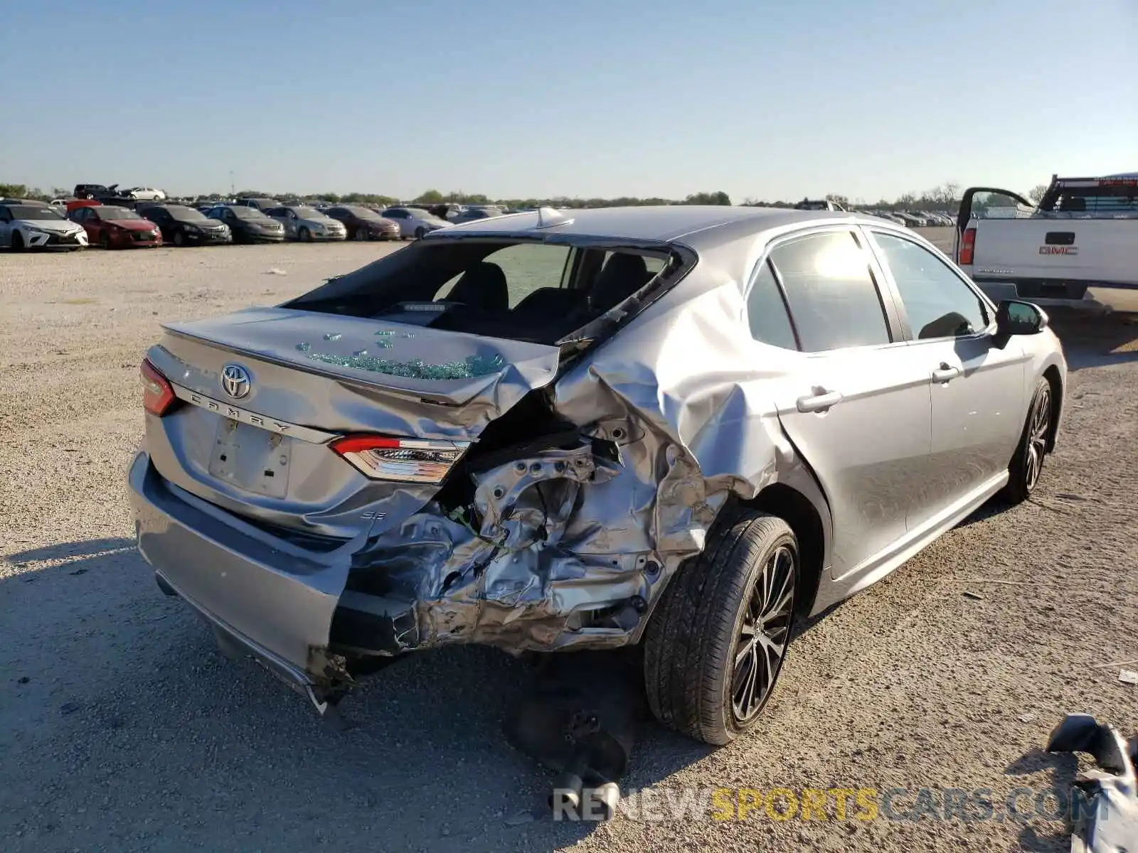 4 Photograph of a damaged car 4T1B11HK5KU690966 TOYOTA CAMRY 2019