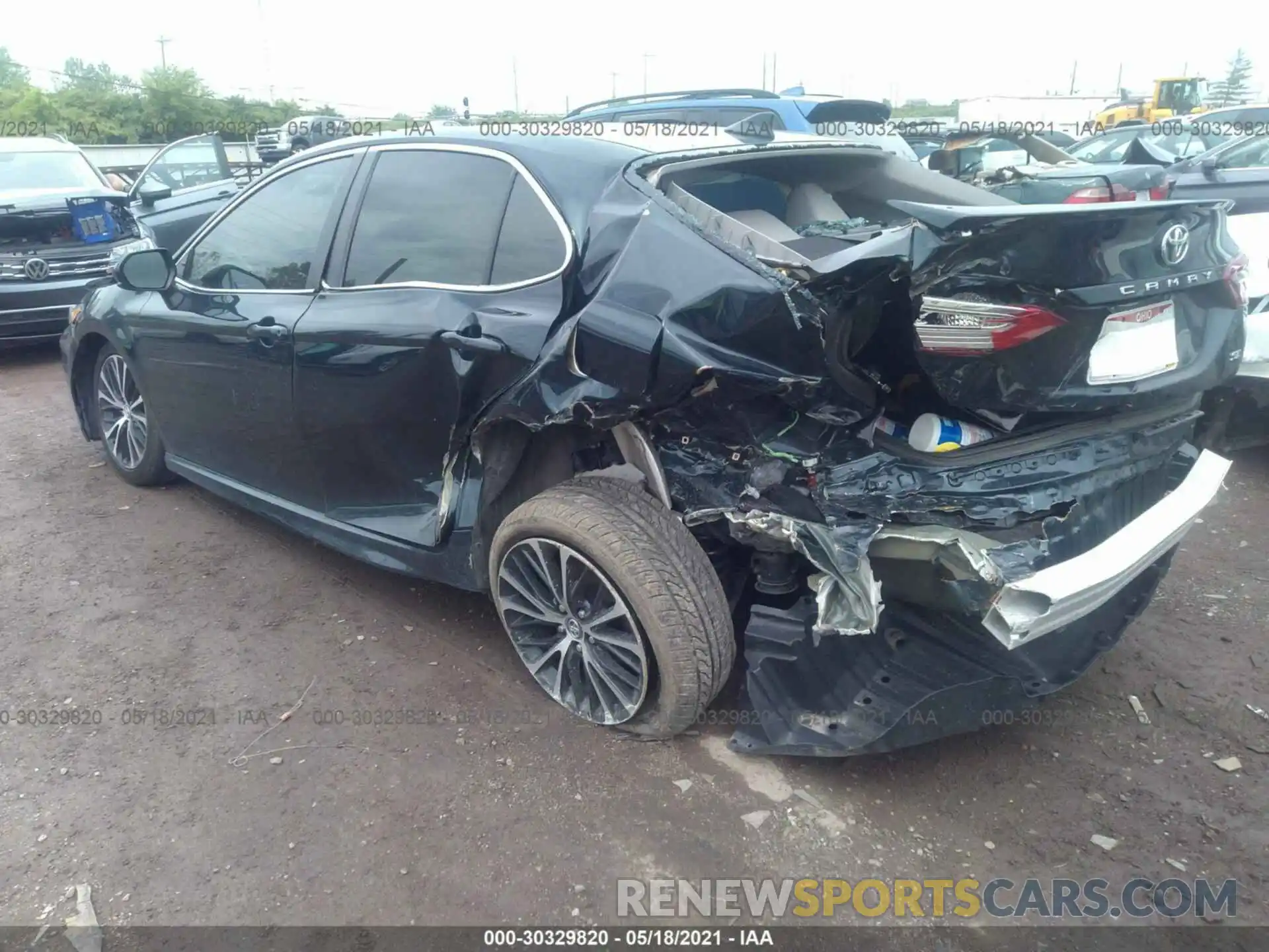 3 Photograph of a damaged car 4T1B11HK5KU691261 TOYOTA CAMRY 2019