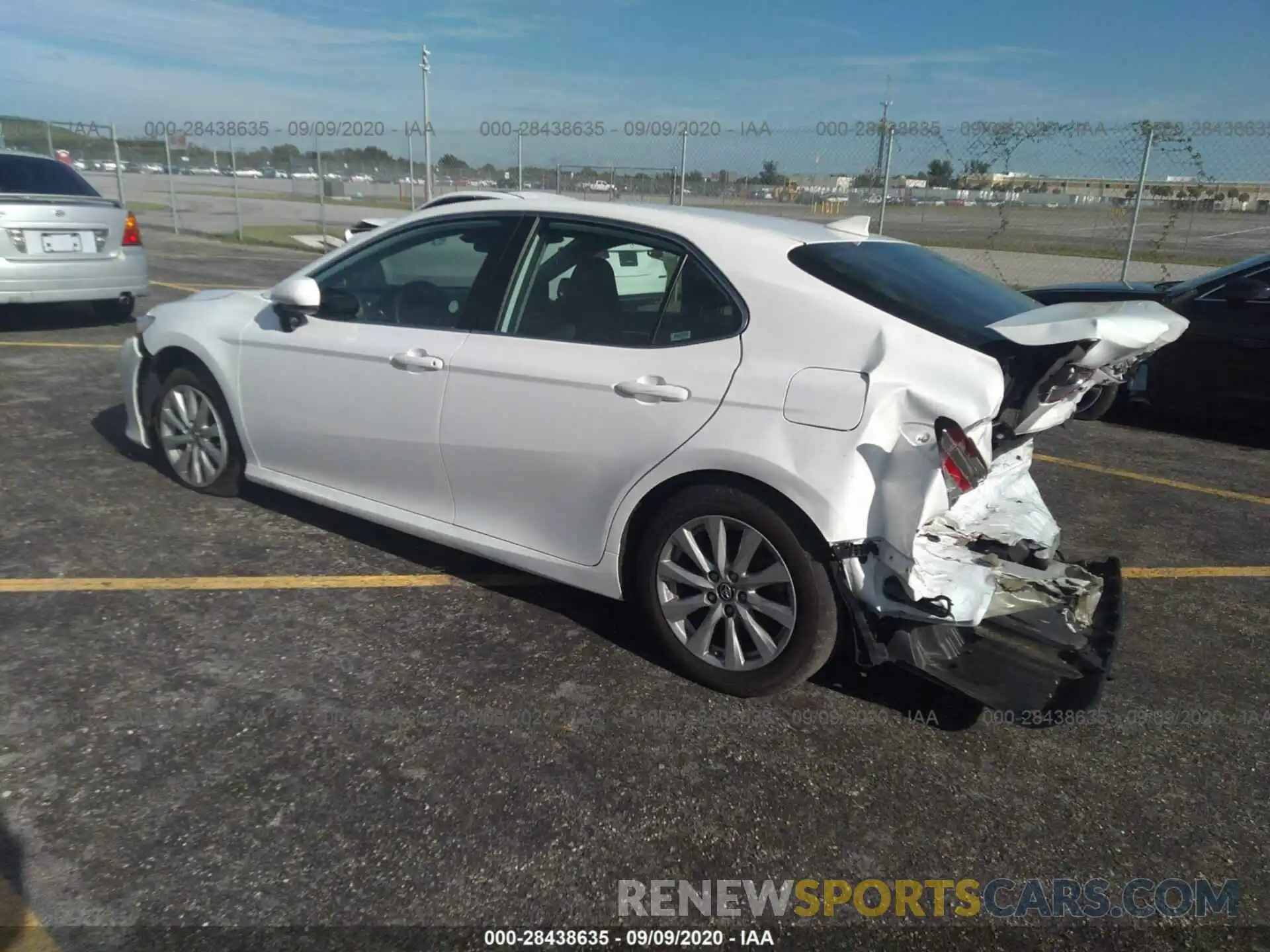 3 Photograph of a damaged car 4T1B11HK5KU695424 TOYOTA CAMRY 2019