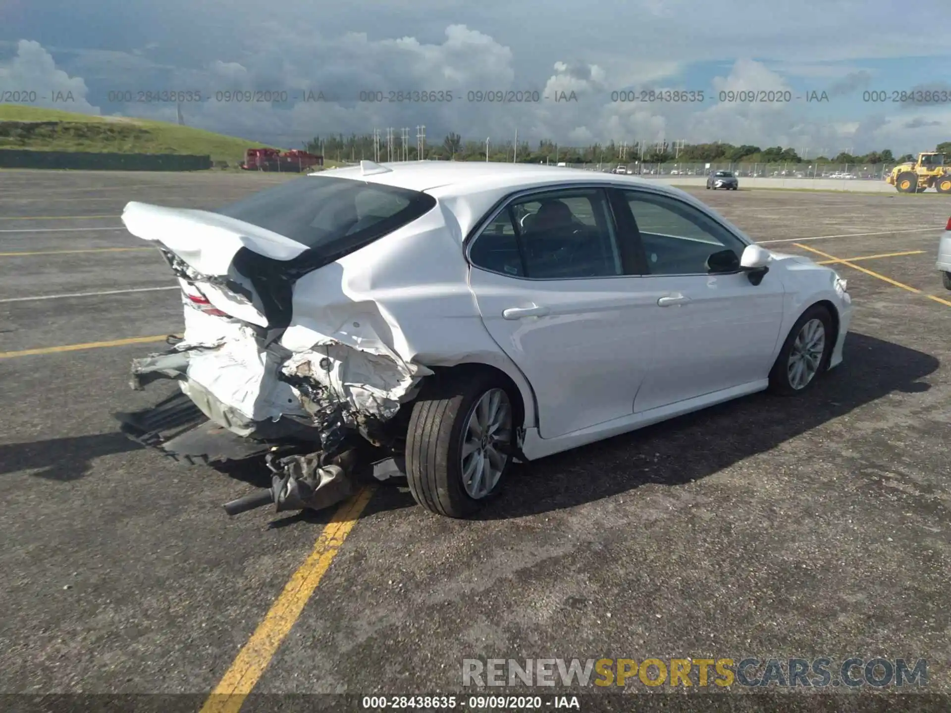 4 Photograph of a damaged car 4T1B11HK5KU695424 TOYOTA CAMRY 2019