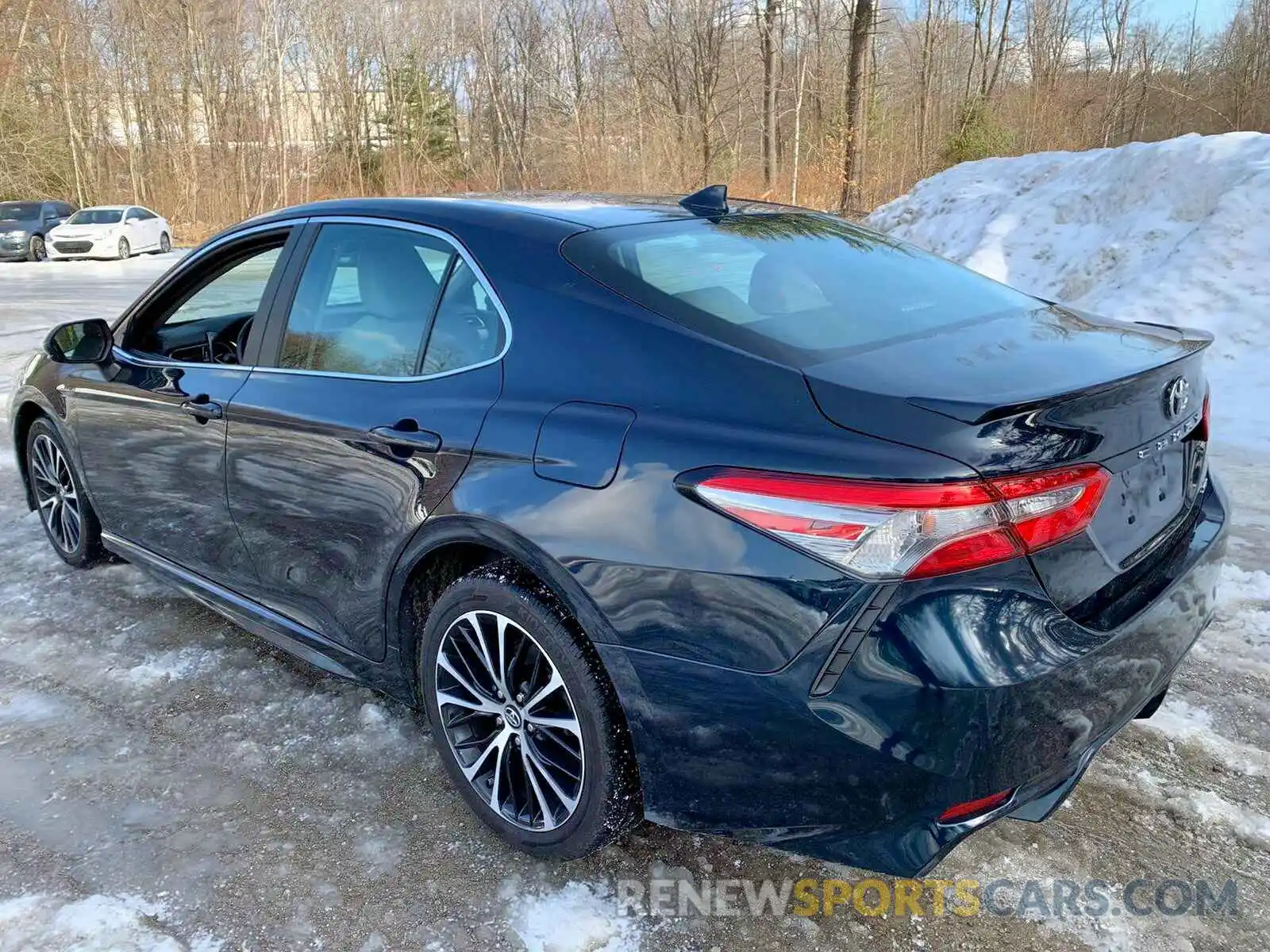 9 Photograph of a damaged car 4T1B11HK5KU696752 TOYOTA CAMRY 2019