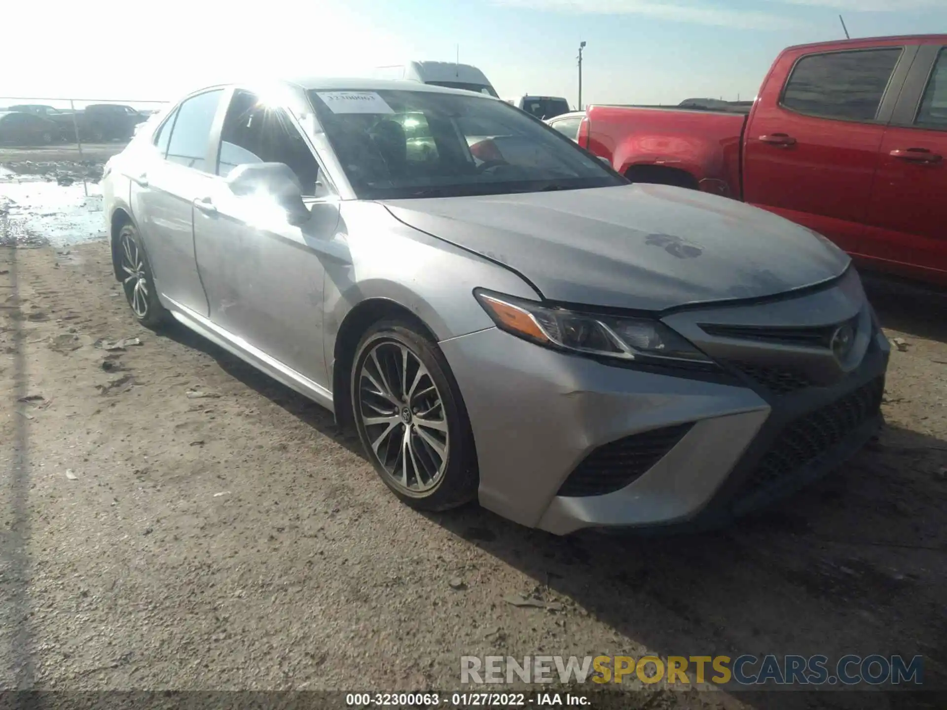 1 Photograph of a damaged car 4T1B11HK5KU697335 TOYOTA CAMRY 2019