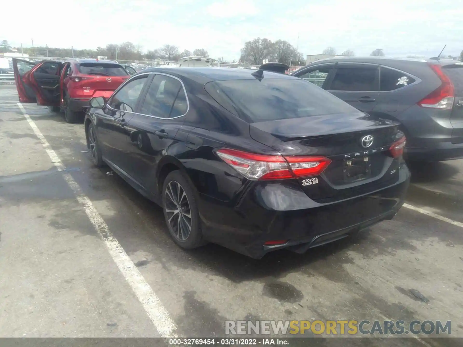 3 Photograph of a damaged car 4T1B11HK5KU698615 TOYOTA CAMRY 2019