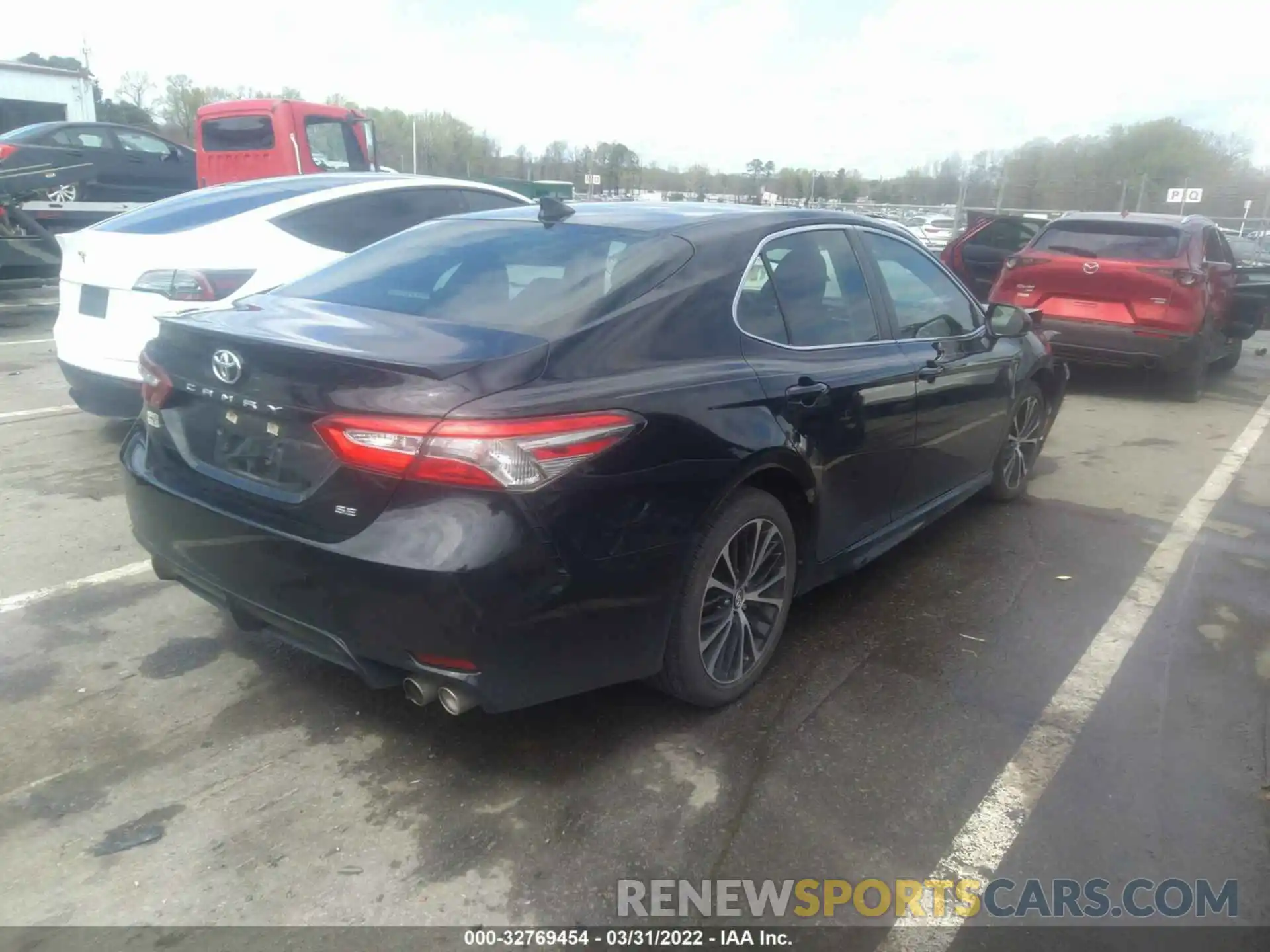 4 Photograph of a damaged car 4T1B11HK5KU698615 TOYOTA CAMRY 2019