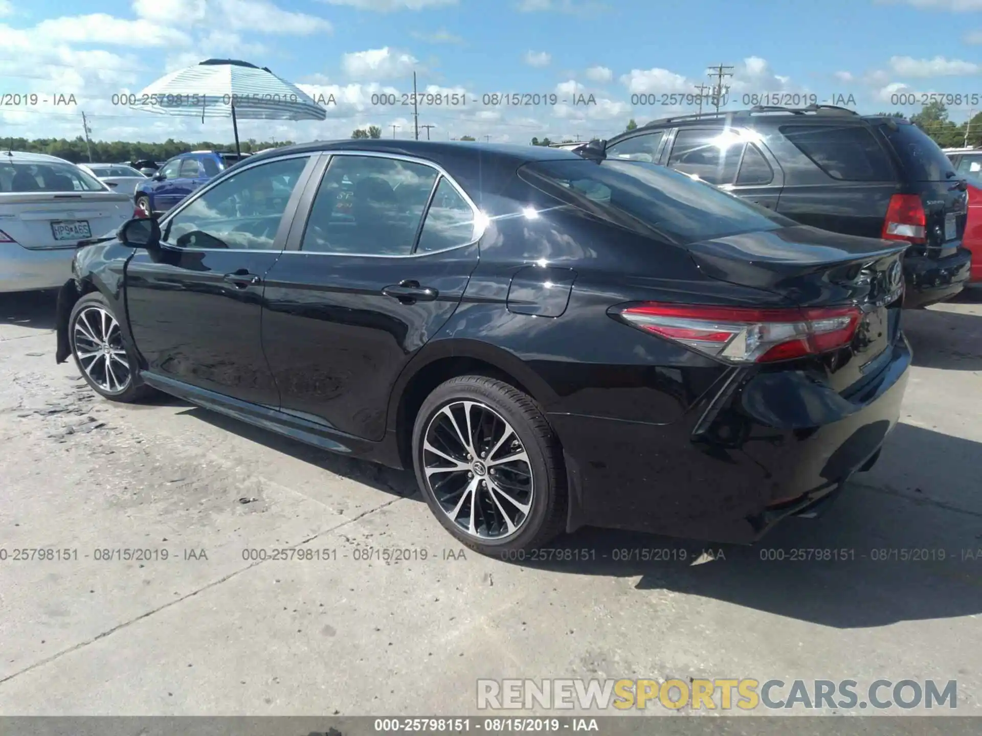 3 Photograph of a damaged car 4T1B11HK5KU704087 TOYOTA CAMRY 2019