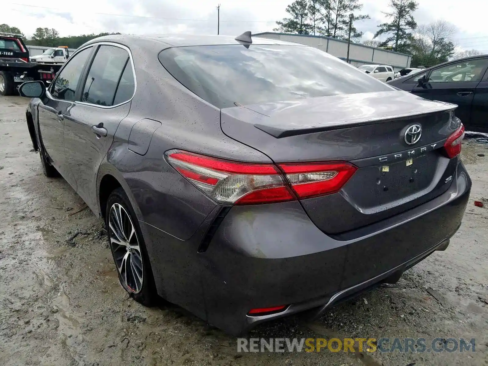 3 Photograph of a damaged car 4T1B11HK5KU704445 TOYOTA CAMRY 2019