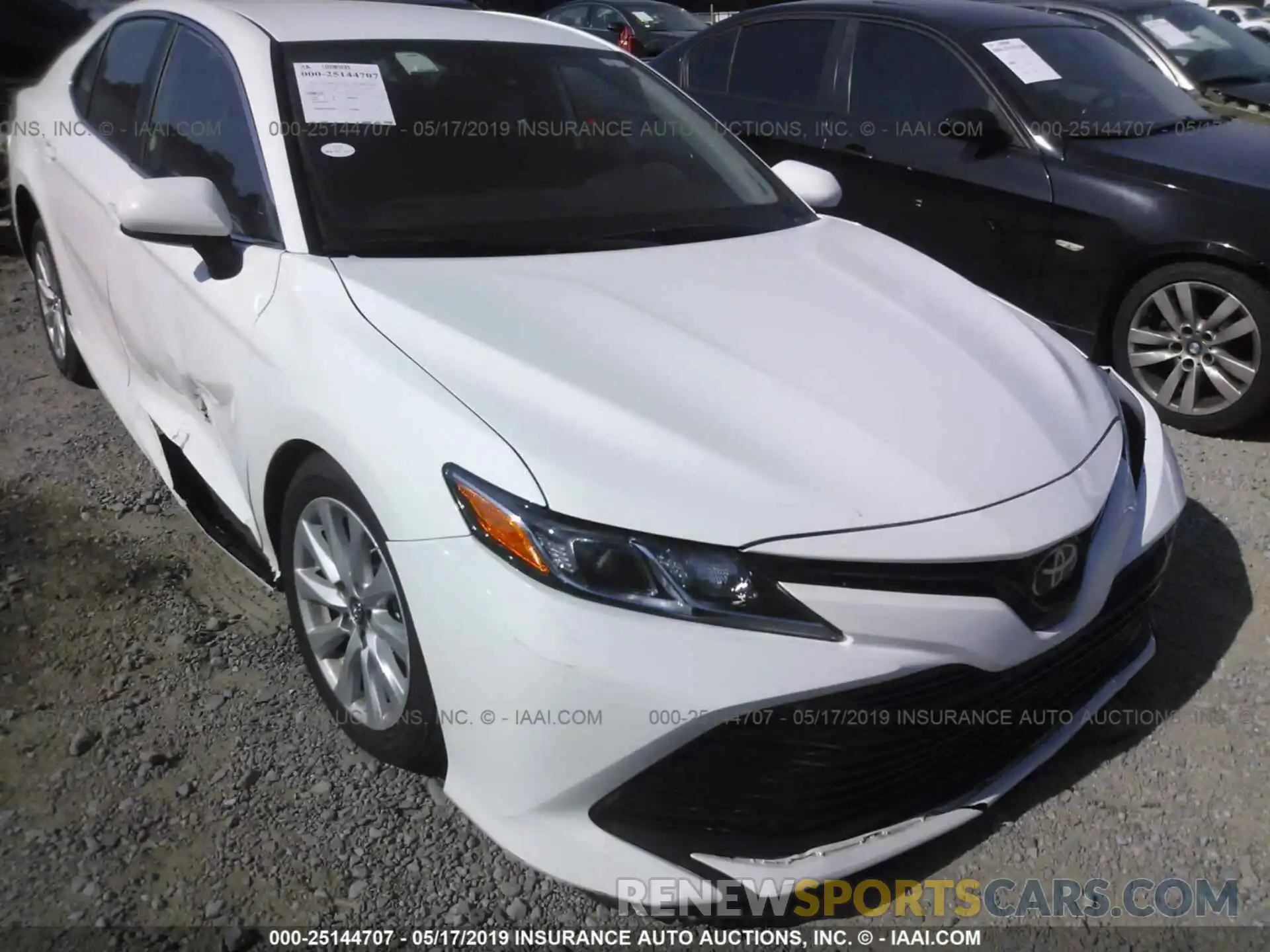 1 Photograph of a damaged car 4T1B11HK5KU709113 TOYOTA CAMRY 2019