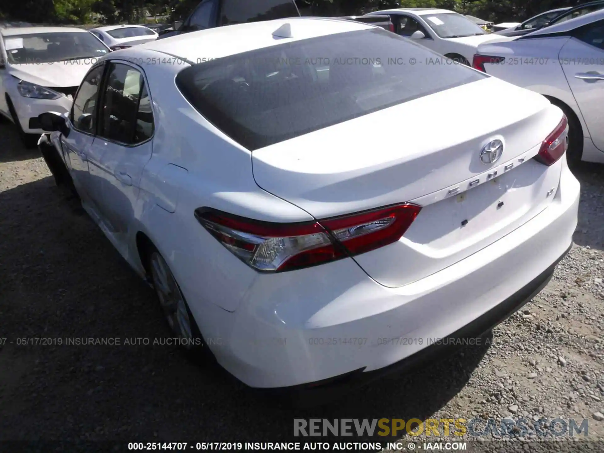 3 Photograph of a damaged car 4T1B11HK5KU709113 TOYOTA CAMRY 2019