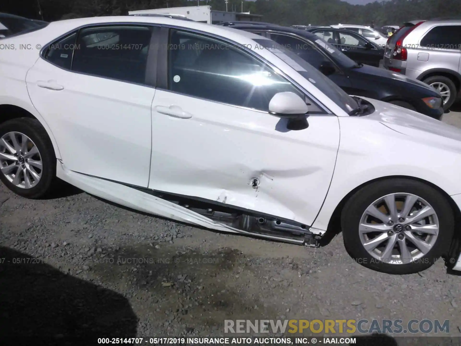 6 Photograph of a damaged car 4T1B11HK5KU709113 TOYOTA CAMRY 2019