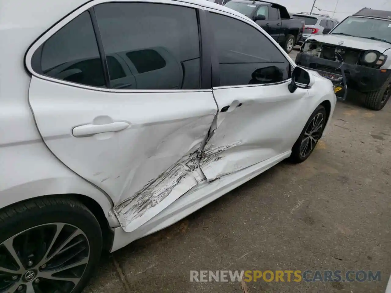 10 Photograph of a damaged car 4T1B11HK5KU710195 TOYOTA CAMRY 2019