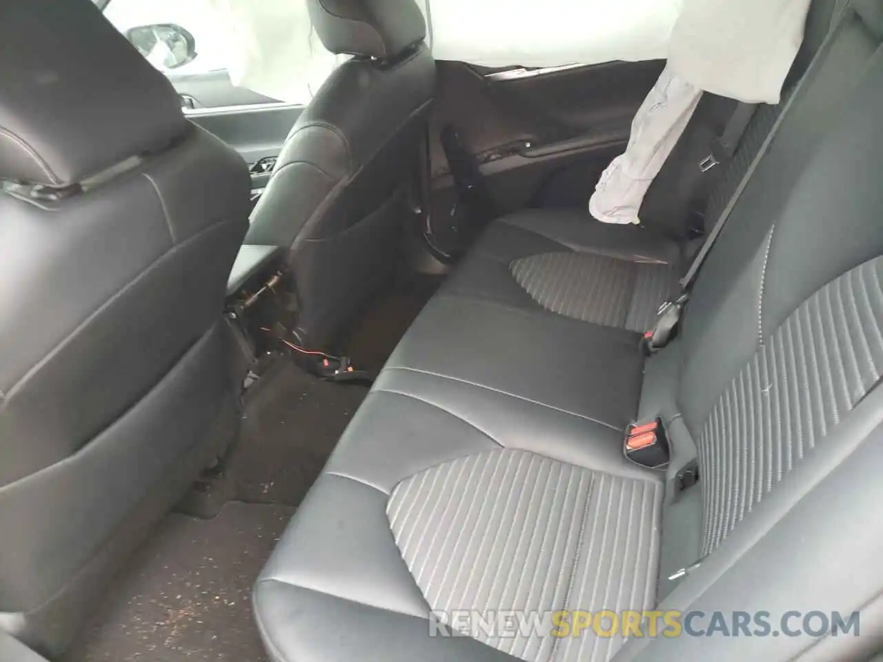 6 Photograph of a damaged car 4T1B11HK5KU710195 TOYOTA CAMRY 2019